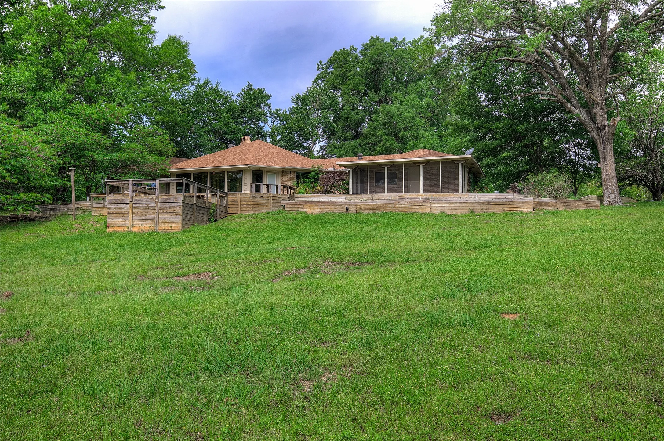 Single Family Residence For Sale in Franklin (TX) County , 1920 County Road Se 3370, Winnsboro, Texas 75494, 3 Bedroom, 2 Bathroom, 3 Garage spaces, 2,090 Sqft, built in 1983, Price $799,000, mls#21366573, Real Estate Agent in Winnsboro, Homes For Sale in Franklin (TX) county, Homes For Sale in Winnsboro, Realtor in Winnsboro Texas, Real Estate Brokerage Independent Realty Texas, Luminita Cordes Realtor