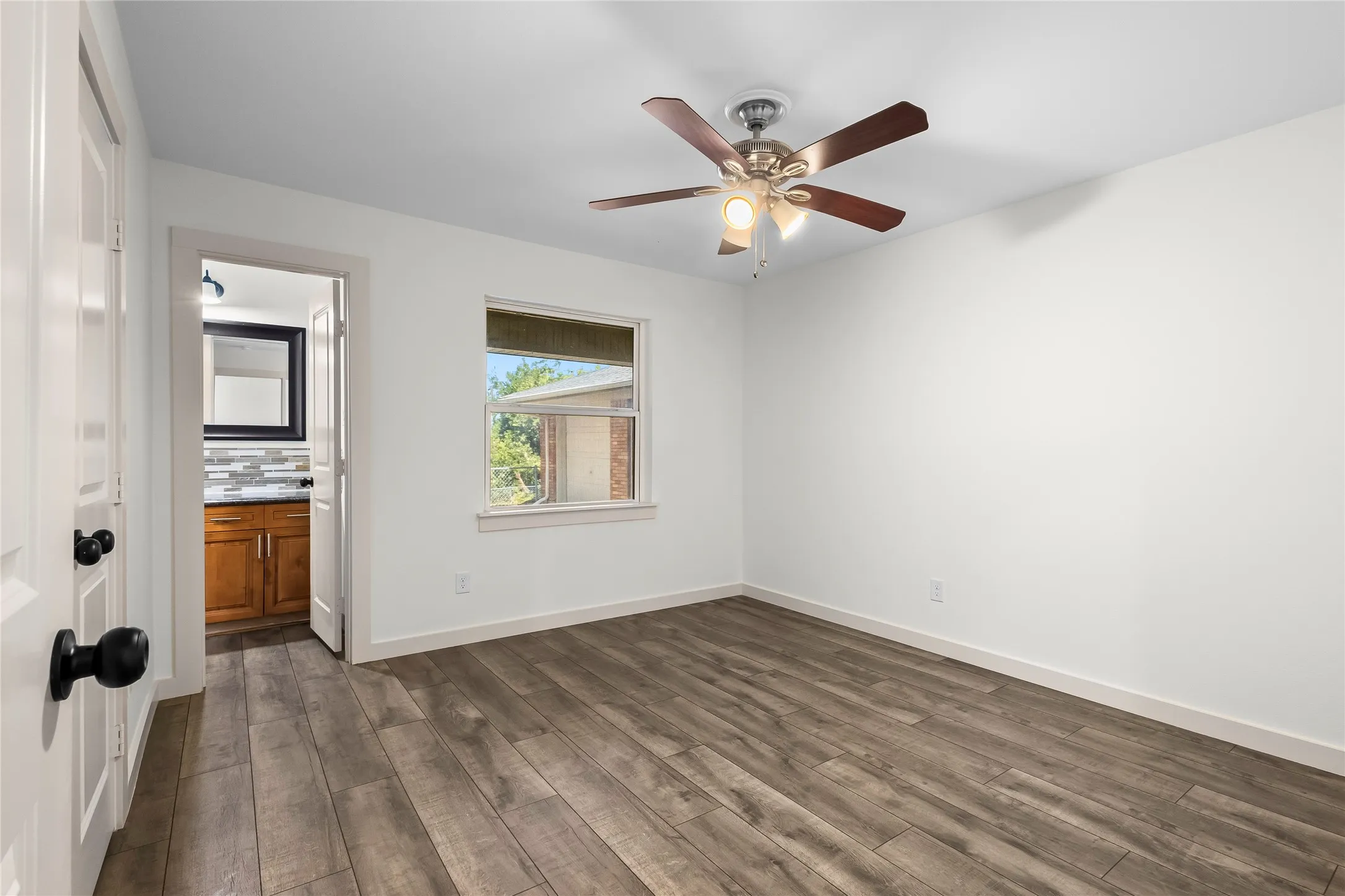 Single Family Residence For Sale in Dallas County , 909 Robertson Road, Grand Prairie, Texas 75050, 3 Bedroom, 3 Bathroom, 2 Garage spaces, 2,232 Sqft, built in 1961, mls#21366574, Real Estate Agent in Grand Prairie, Homes For Sale in Dallas county, Homes For Sale in Grand Prairie, Realtor in Grand Prairie Texas, Real Estate Brokerage Independent Realty Texas, Luminita Cordes Realtor
