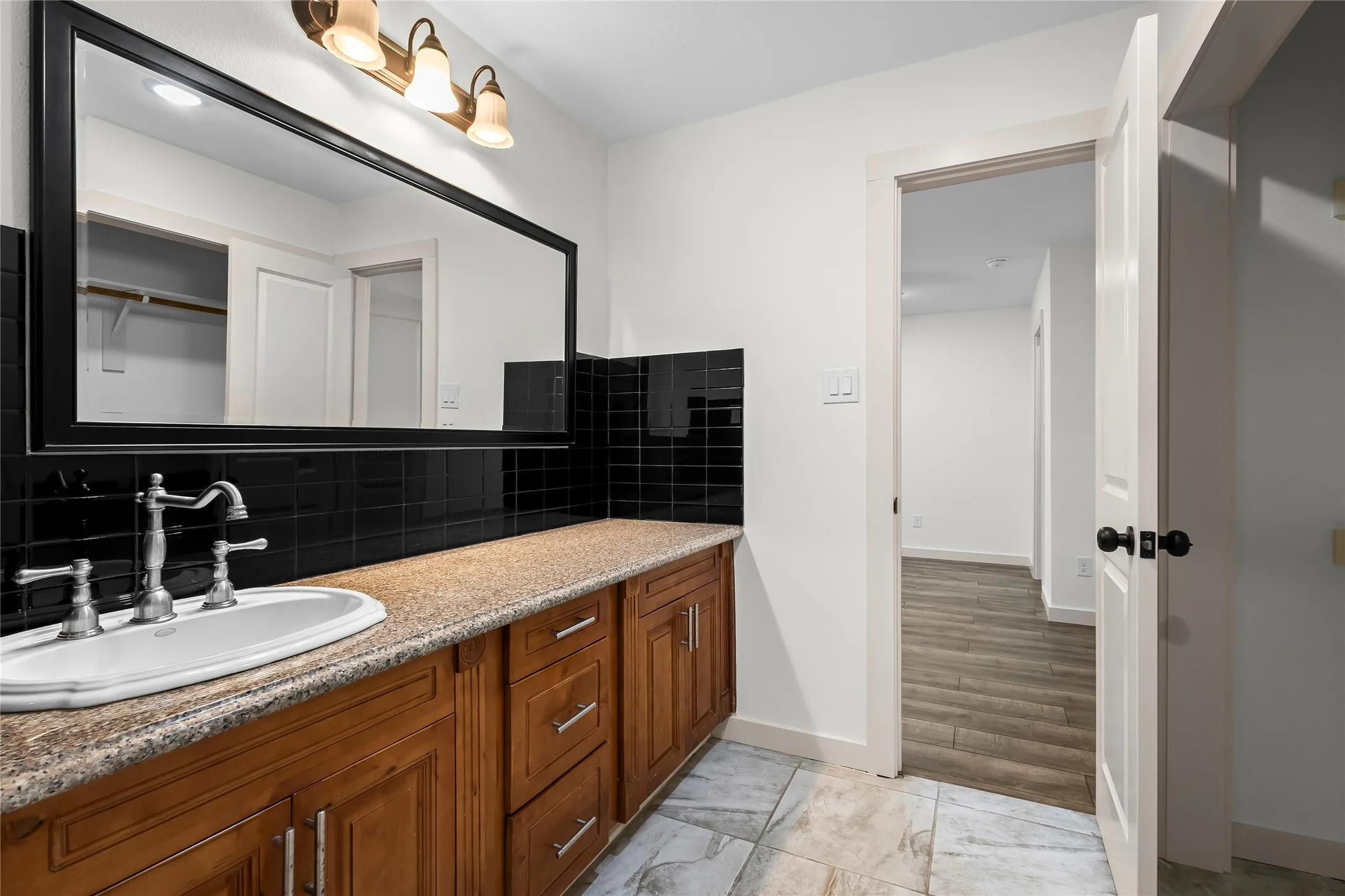 Single Family Residence For Sale in Dallas County , 909 Robertson Road, Grand Prairie, Texas 75050, 3 Bedroom, 3 Bathroom, 2 Garage spaces, 2,232 Sqft, built in 1961, mls#21366574, Real Estate Agent in Grand Prairie, Homes For Sale in Dallas county, Homes For Sale in Grand Prairie, Realtor in Grand Prairie Texas, Real Estate Brokerage Independent Realty Texas, Luminita Cordes Realtor