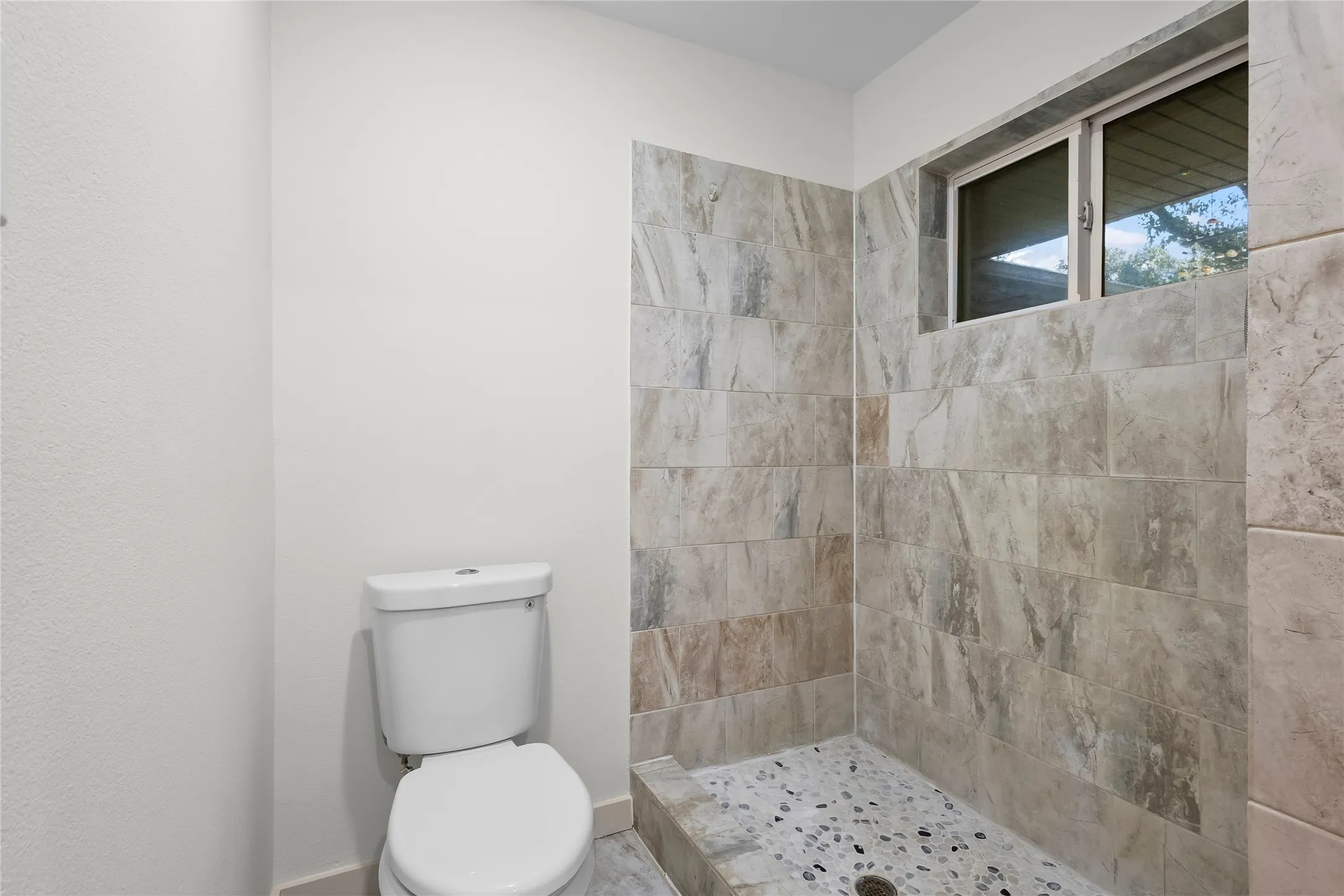 Single Family Residence For Sale in Dallas County , 909 Robertson Road, Grand Prairie, Texas 75050, 3 Bedroom, 3 Bathroom, 2 Garage spaces, 2,232 Sqft, built in 1961, mls#21366574, Real Estate Agent in Grand Prairie, Homes For Sale in Dallas county, Homes For Sale in Grand Prairie, Realtor in Grand Prairie Texas, Real Estate Brokerage Independent Realty Texas, Luminita Cordes Realtor