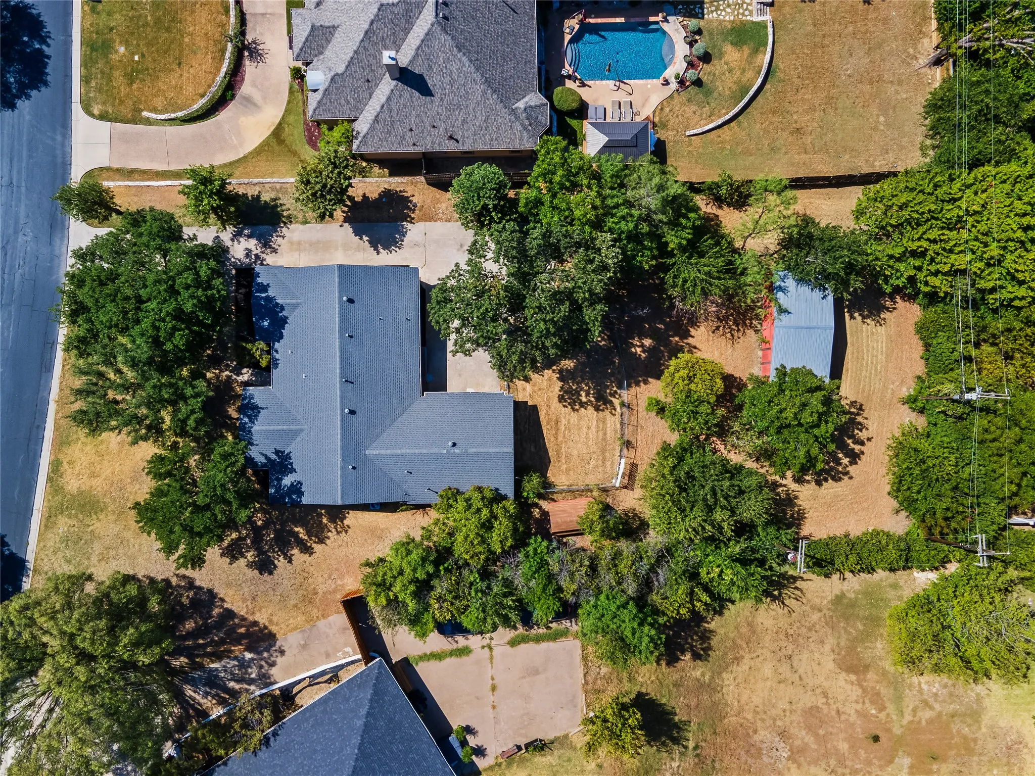 Single Family Residence For Sale in Dallas County , 909 Robertson Road, Grand Prairie, Texas 75050, 3 Bedroom, 3 Bathroom, 2 Garage spaces, 2,232 Sqft, built in 1961, mls#21366574, Real Estate Agent in Grand Prairie, Homes For Sale in Dallas county, Homes For Sale in Grand Prairie, Realtor in Grand Prairie Texas, Real Estate Brokerage Independent Realty Texas, Luminita Cordes Realtor