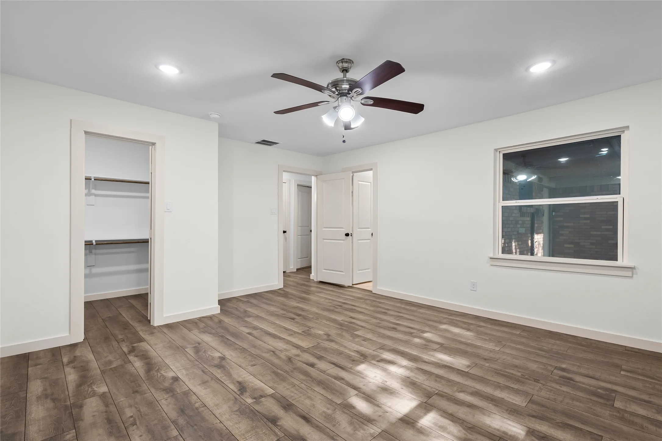 Single Family Residence For Sale in Dallas County , 909 Robertson Road, Grand Prairie, Texas 75050, 3 Bedroom, 3 Bathroom, 2 Garage spaces, 2,232 Sqft, built in 1961, mls#21366574, Real Estate Agent in Grand Prairie, Homes For Sale in Dallas county, Homes For Sale in Grand Prairie, Realtor in Grand Prairie Texas, Real Estate Brokerage Independent Realty Texas, Luminita Cordes Realtor