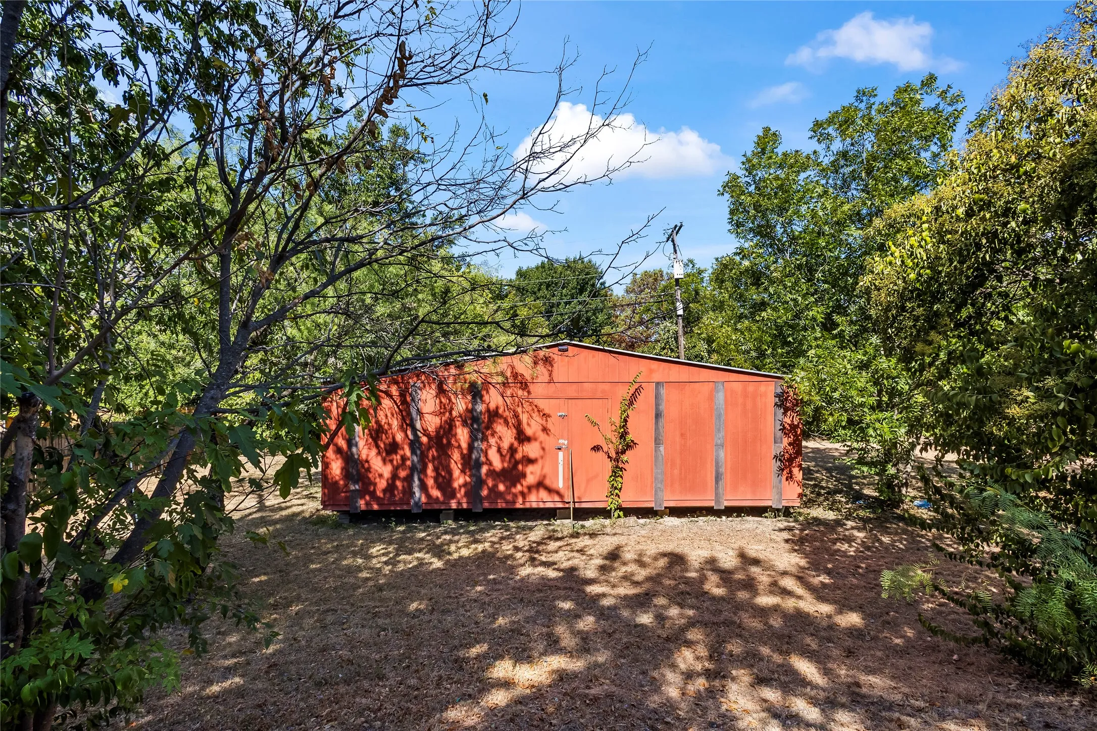 Single Family Residence For Sale in Dallas County , 909 Robertson Road, Grand Prairie, Texas 75050, 3 Bedroom, 3 Bathroom, 2 Garage spaces, 2,232 Sqft, built in 1961, mls#21366574, Real Estate Agent in Grand Prairie, Homes For Sale in Dallas county, Homes For Sale in Grand Prairie, Realtor in Grand Prairie Texas, Real Estate Brokerage Independent Realty Texas, Luminita Cordes Realtor