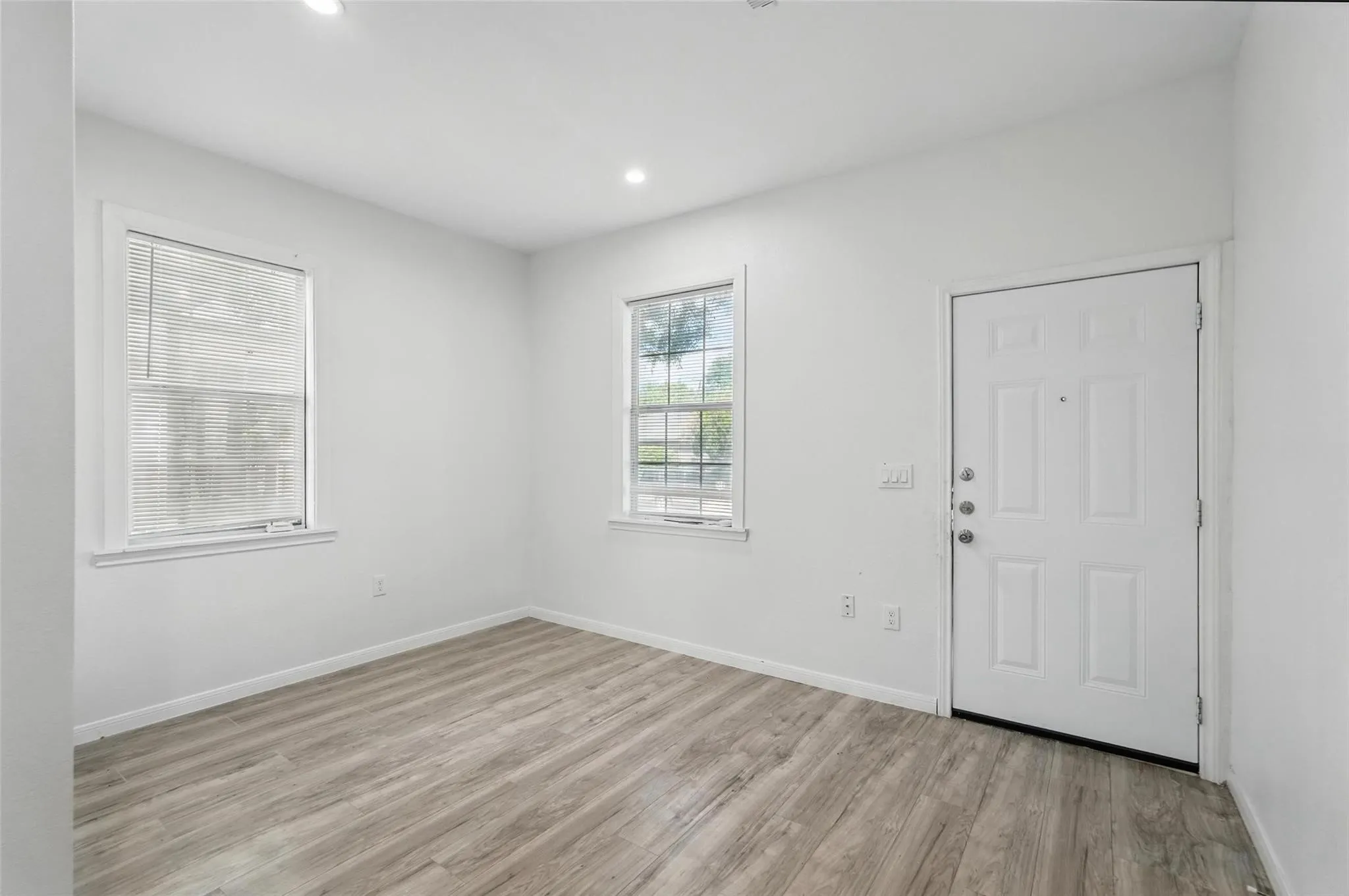 Triplex For Sale in Dallas County , 5341 Ash Lane, Dallas, Texas 75223, 0, 0, Garage spaces, 1,700 Sqft, built in 1909, Price $399,999, mls#21366189, Real Estate Agent in Dallas, Homes For Sale in Dallas county, Homes For Sale in Dallas, Realtor in Dallas Texas, Real Estate Brokerage Independent Realty Texas, Luminita Cordes Realtor