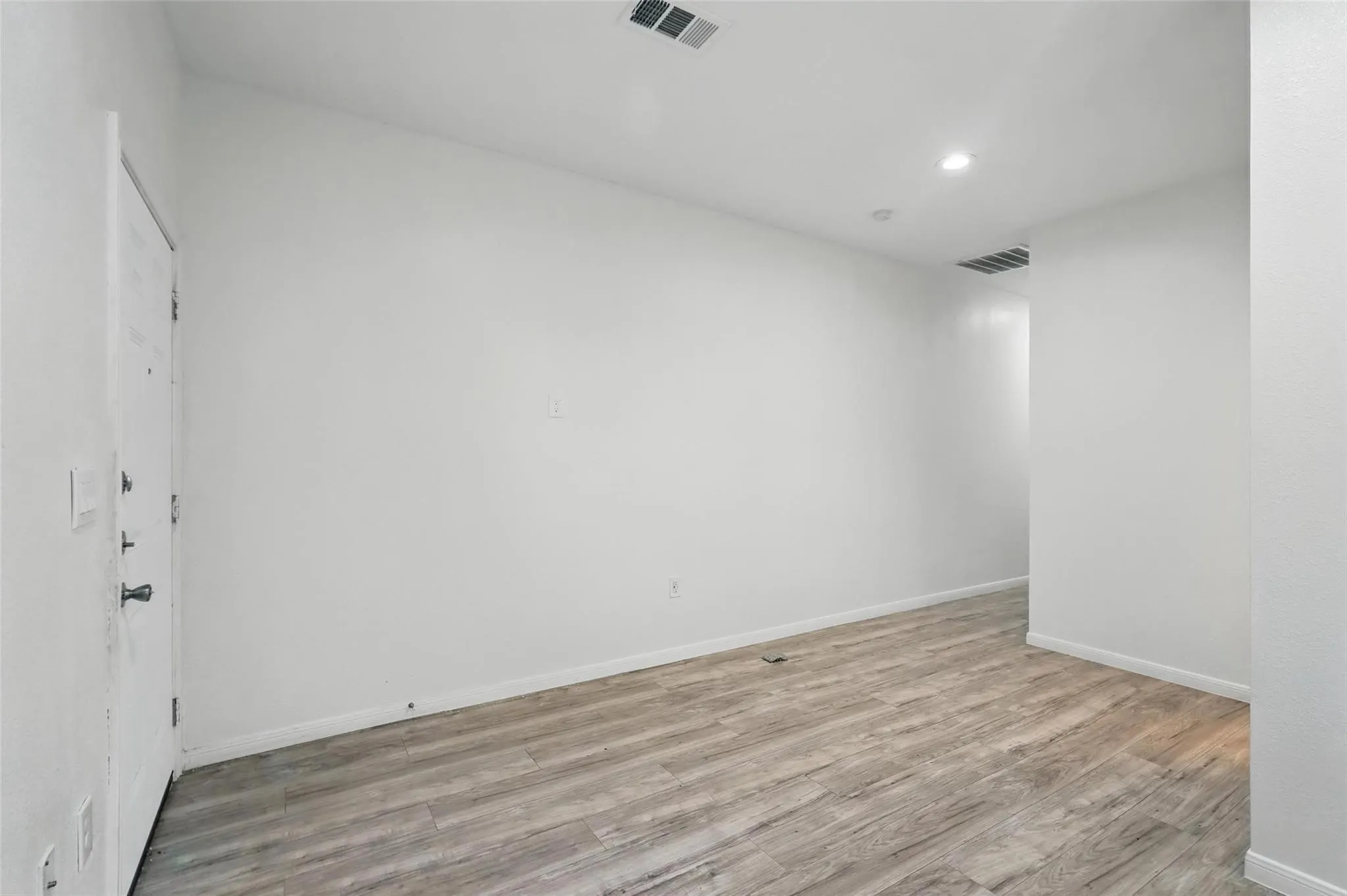 Triplex For Sale in Dallas County , 5341 Ash Lane, Dallas, Texas 75223, 0, 0, Garage spaces, 1,700 Sqft, built in 1909, Price $399,999, mls#21366189, Real Estate Agent in Dallas, Homes For Sale in Dallas county, Homes For Sale in Dallas, Realtor in Dallas Texas, Real Estate Brokerage Independent Realty Texas, Luminita Cordes Realtor