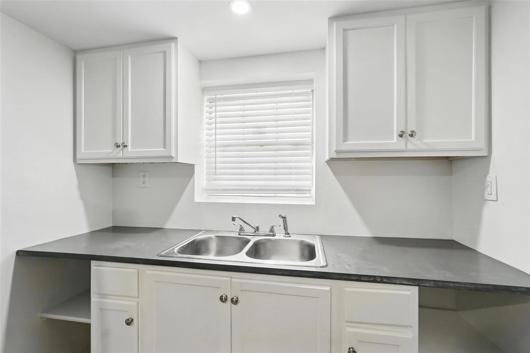 Triplex For Sale in Dallas County , 5341 Ash Lane, Dallas, Texas 75223, 0, 0, Garage spaces, 1,700 Sqft, built in 1909, Price $399,999, mls#21366189, Real Estate Agent in Dallas, Homes For Sale in Dallas county, Homes For Sale in Dallas, Realtor in Dallas Texas, Real Estate Brokerage Independent Realty Texas, Luminita Cordes Realtor