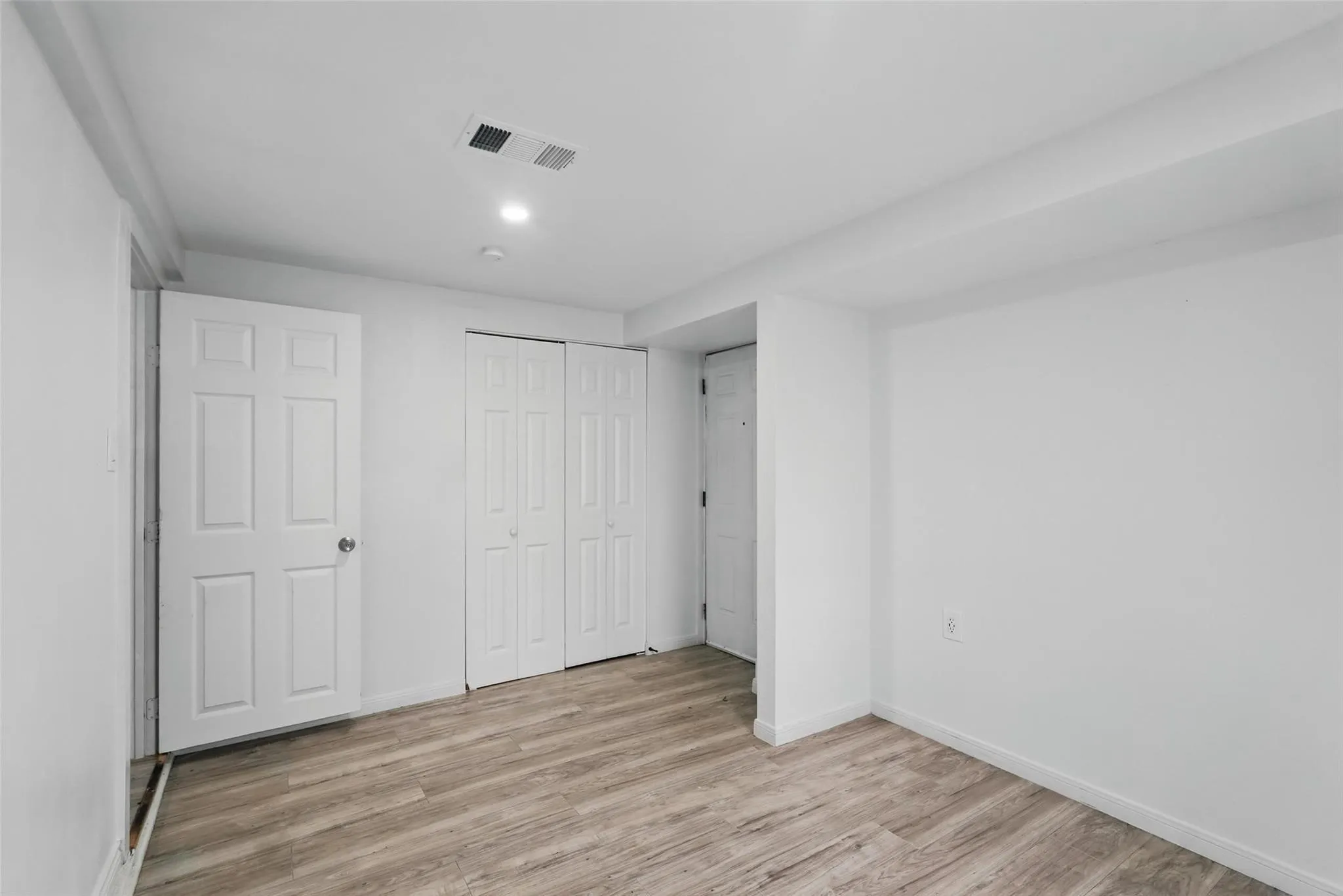 Triplex For Sale in Dallas County , 5341 Ash Lane, Dallas, Texas 75223, 0, 0, Garage spaces, 1,700 Sqft, built in 1909, Price $399,999, mls#21366189, Real Estate Agent in Dallas, Homes For Sale in Dallas county, Homes For Sale in Dallas, Realtor in Dallas Texas, Real Estate Brokerage Independent Realty Texas, Luminita Cordes Realtor