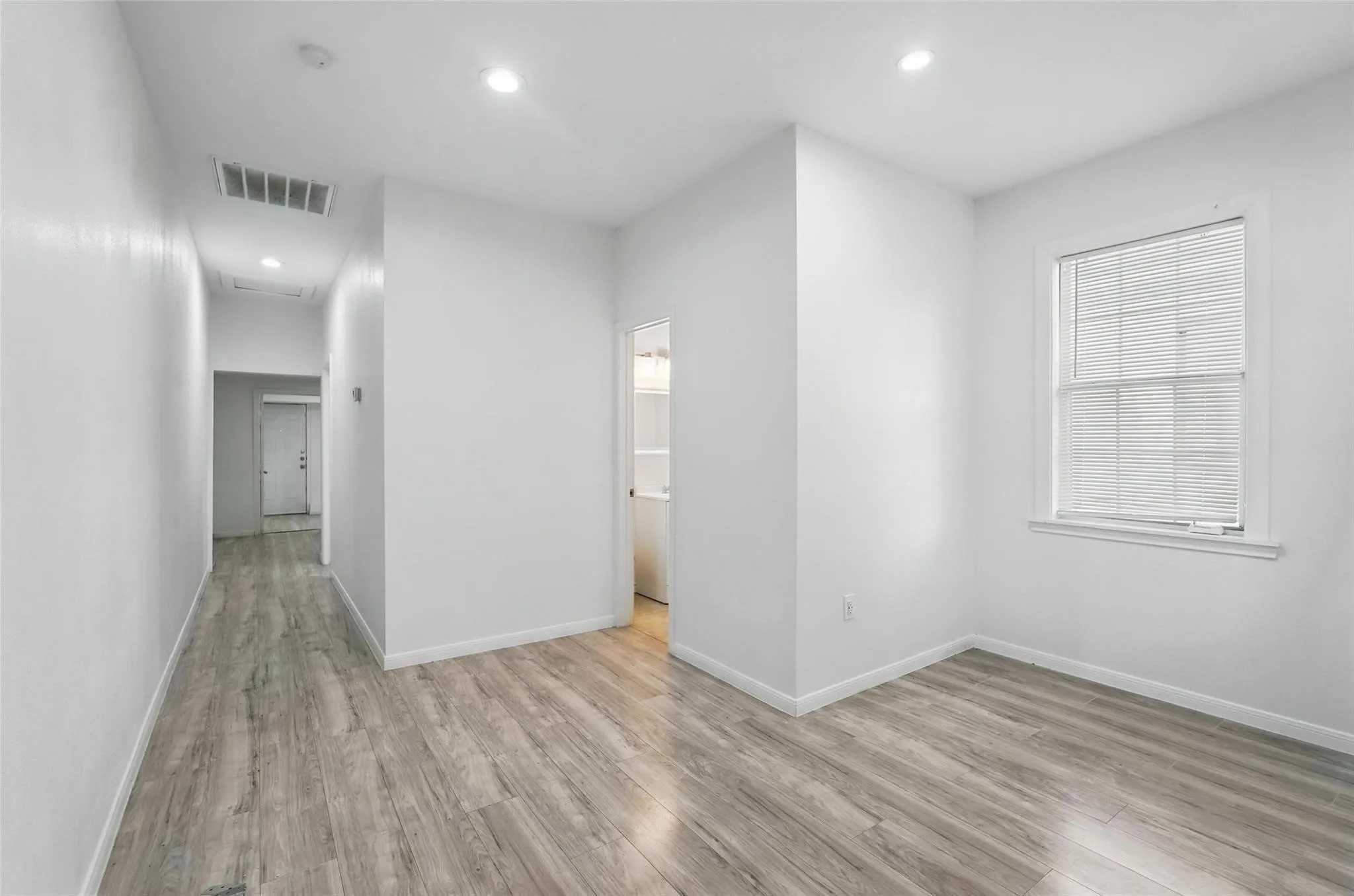 Triplex For Sale in Dallas County , 5341 Ash Lane, Dallas, Texas 75223, 0, 0, Garage spaces, 1,700 Sqft, built in 1909, Price $399,999, mls#21366189, Real Estate Agent in Dallas, Homes For Sale in Dallas county, Homes For Sale in Dallas, Realtor in Dallas Texas, Real Estate Brokerage Independent Realty Texas, Luminita Cordes Realtor