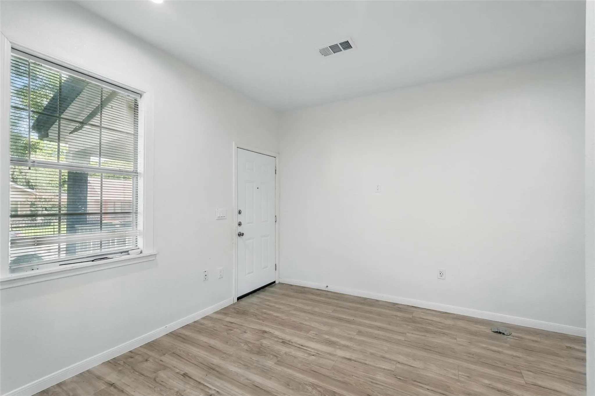 Triplex For Sale in Dallas County , 5341 Ash Lane, Dallas, Texas 75223, 0, 0, Garage spaces, 1,700 Sqft, built in 1909, Price $399,999, mls#21366189, Real Estate Agent in Dallas, Homes For Sale in Dallas county, Homes For Sale in Dallas, Realtor in Dallas Texas, Real Estate Brokerage Independent Realty Texas, Luminita Cordes Realtor