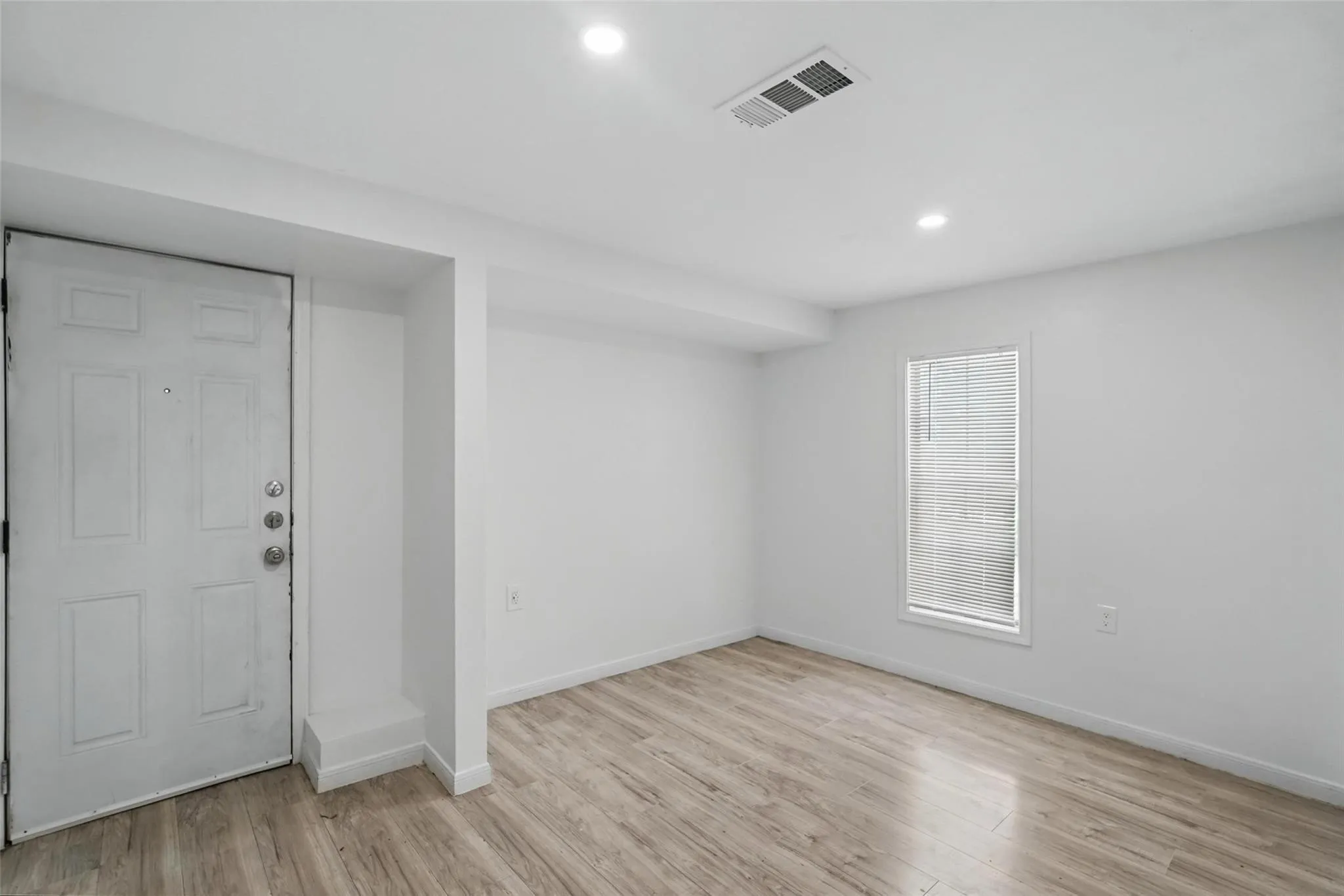 Triplex For Sale in Dallas County , 5341 Ash Lane, Dallas, Texas 75223, 0, 0, Garage spaces, 1,700 Sqft, built in 1909, Price $399,999, mls#21366189, Real Estate Agent in Dallas, Homes For Sale in Dallas county, Homes For Sale in Dallas, Realtor in Dallas Texas, Real Estate Brokerage Independent Realty Texas, Luminita Cordes Realtor