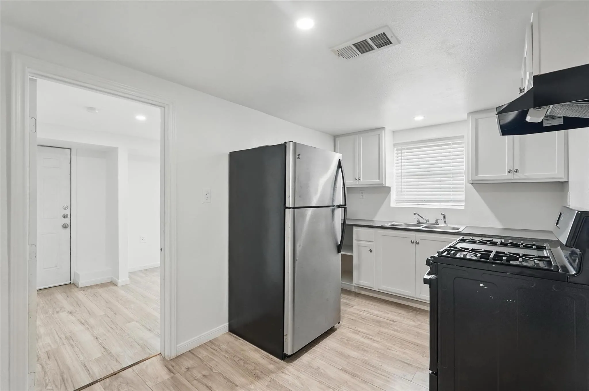 Triplex For Sale in Dallas County , 5341 Ash Lane, Dallas, Texas 75223, 0, 0, Garage spaces, 1,700 Sqft, built in 1909, Price $399,999, mls#21366189, Real Estate Agent in Dallas, Homes For Sale in Dallas county, Homes For Sale in Dallas, Realtor in Dallas Texas, Real Estate Brokerage Independent Realty Texas, Luminita Cordes Realtor