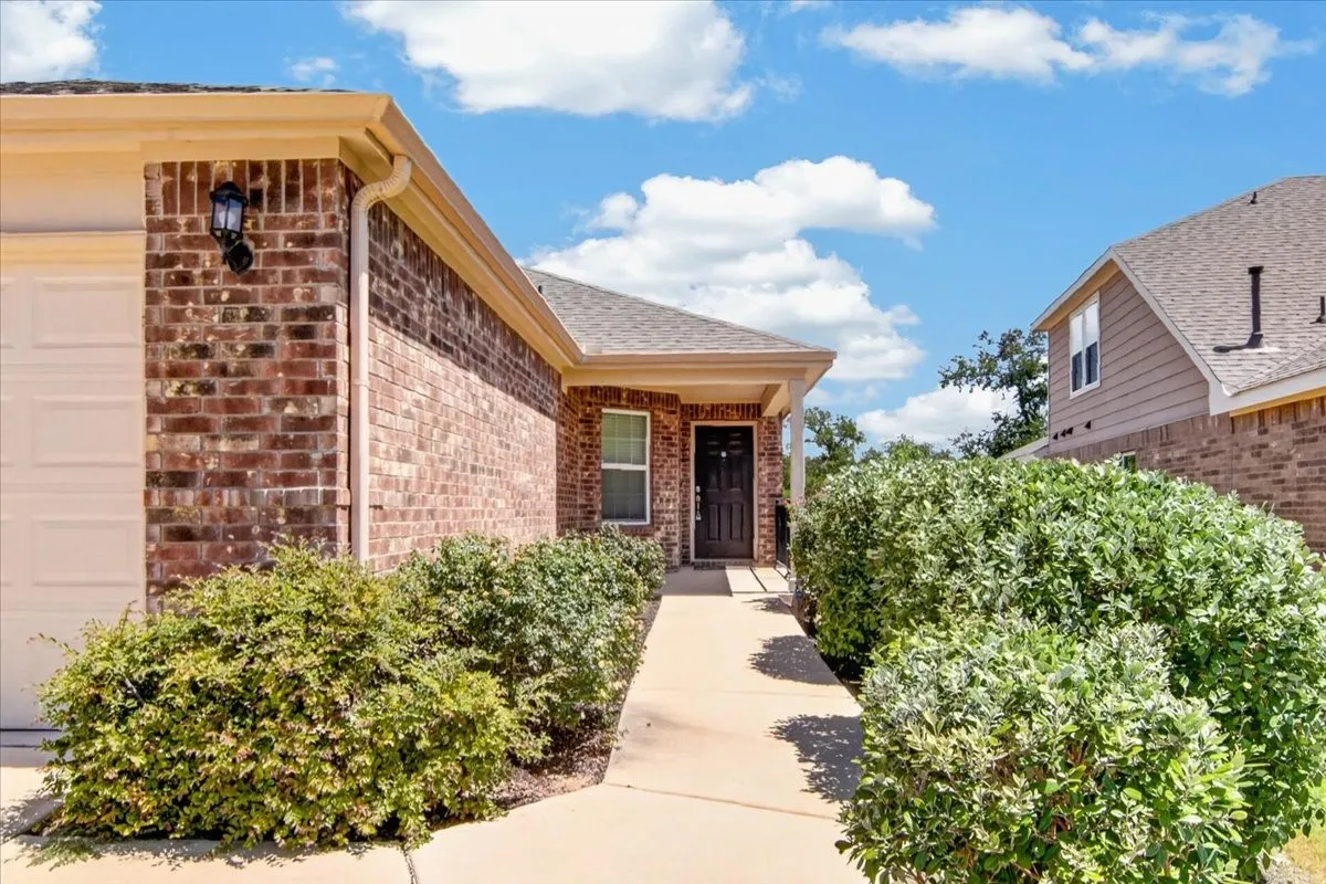 Single Family Residence For Sale in Williamson County , 535 Rockport Street, Georgetown, Texas 78633, 2 Bedroom, 2 Bathroom, 2 Garage spaces, 1,459 Sqft, built in 2020, mls#21361003, Real Estate Agent in Georgetown, Homes For Sale in Williamson county, Homes For Sale in Georgetown, Realtor in Georgetown Texas, Real Estate Brokerage Independent Realty Texas, Luminita Cordes Realtor