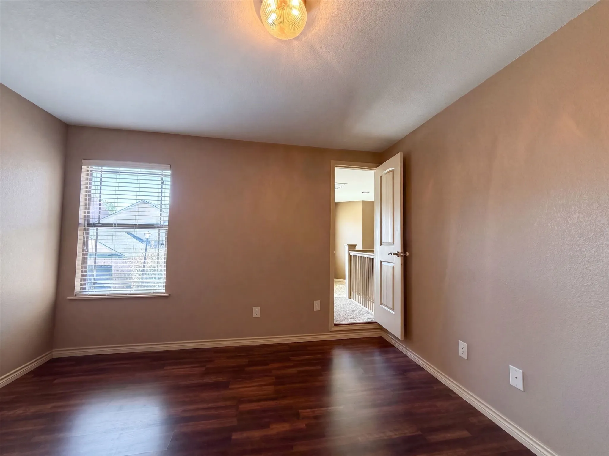 Single Family Residence For Sale in Tarrant County , 5107 Chesterfield Place, Arlington, Texas 76017, 3 Bedroom, 3 Bathroom, 2 Garage spaces, 2,415 Sqft, built in 2006, mls#21366580, Real Estate Agent in Arlington, Homes For Sale in Tarrant county, Homes For Sale in Arlington, Realtor in Arlington Texas, Real Estate Brokerage Independent Realty Texas, Luminita Cordes Realtor