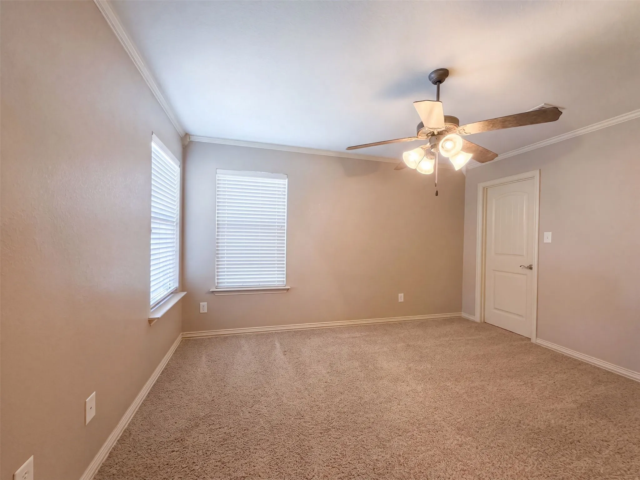 Single Family Residence For Sale in Tarrant County , 5107 Chesterfield Place, Arlington, Texas 76017, 3 Bedroom, 3 Bathroom, 2 Garage spaces, 2,415 Sqft, built in 2006, mls#21366580, Real Estate Agent in Arlington, Homes For Sale in Tarrant county, Homes For Sale in Arlington, Realtor in Arlington Texas, Real Estate Brokerage Independent Realty Texas, Luminita Cordes Realtor