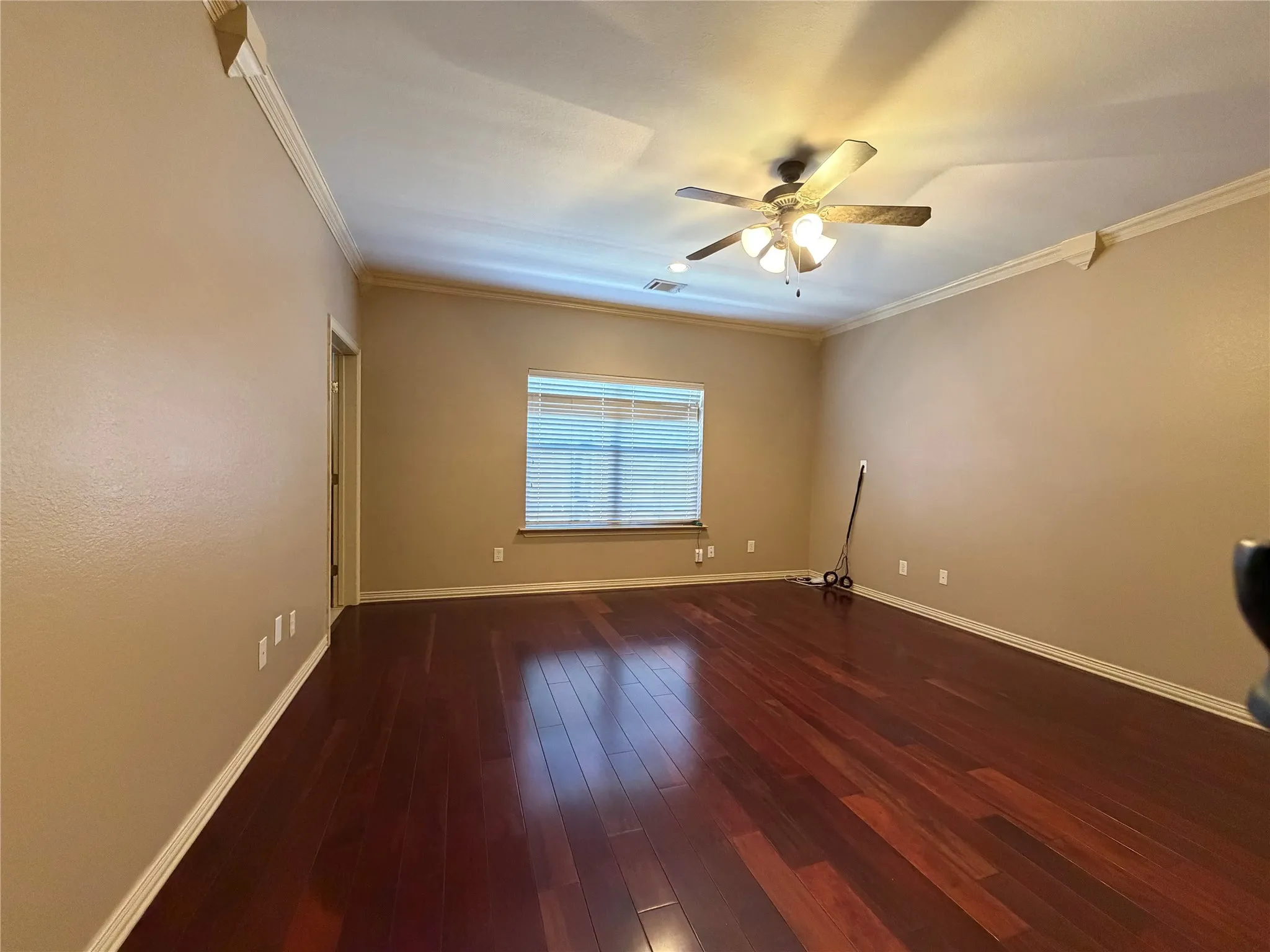 Single Family Residence For Sale in Tarrant County , 5107 Chesterfield Place, Arlington, Texas 76017, 3 Bedroom, 3 Bathroom, 2 Garage spaces, 2,415 Sqft, built in 2006, mls#21366580, Real Estate Agent in Arlington, Homes For Sale in Tarrant county, Homes For Sale in Arlington, Realtor in Arlington Texas, Real Estate Brokerage Independent Realty Texas, Luminita Cordes Realtor