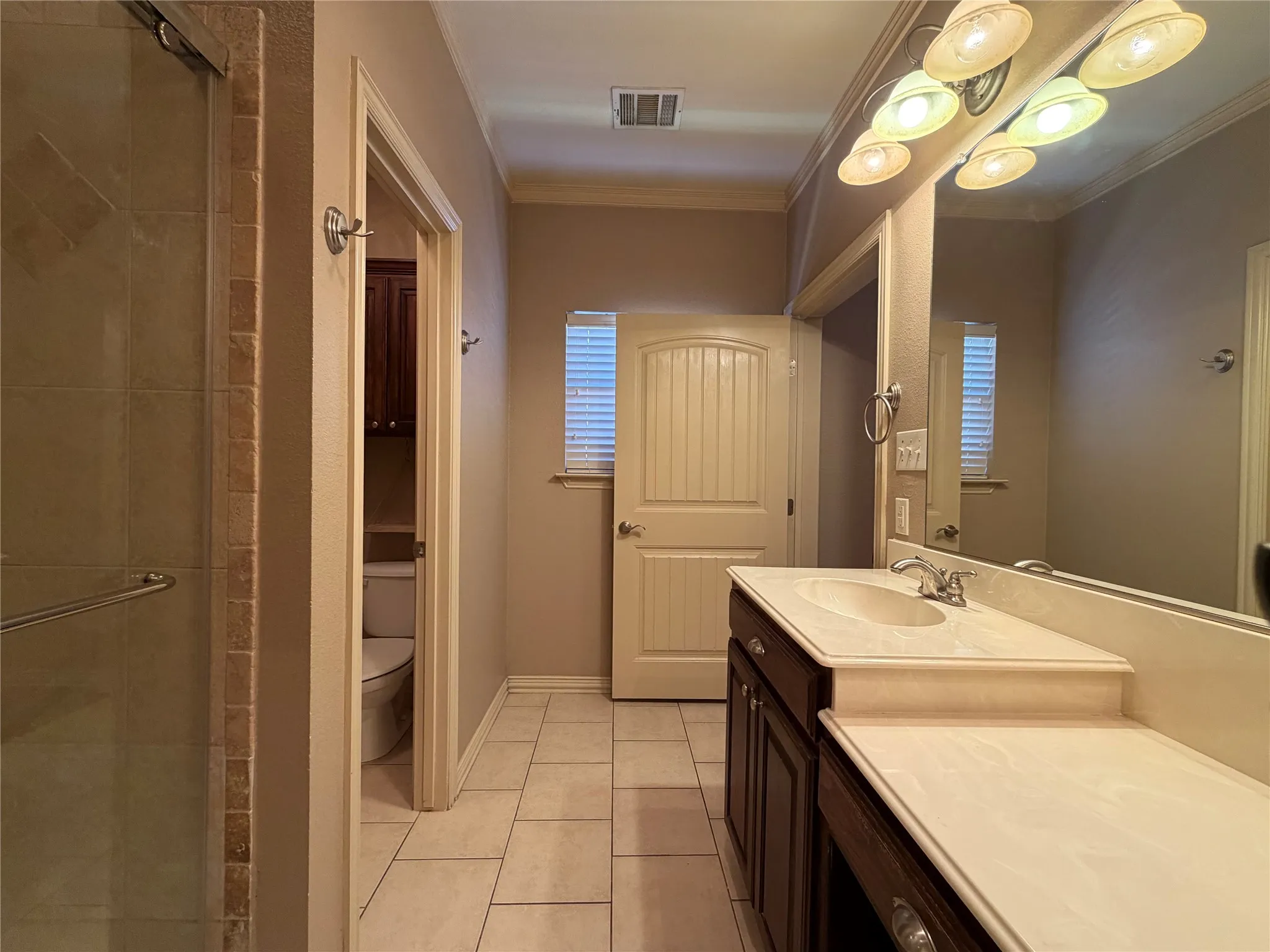 Single Family Residence For Sale in Tarrant County , 5107 Chesterfield Place, Arlington, Texas 76017, 3 Bedroom, 3 Bathroom, 2 Garage spaces, 2,415 Sqft, built in 2006, mls#21366580, Real Estate Agent in Arlington, Homes For Sale in Tarrant county, Homes For Sale in Arlington, Realtor in Arlington Texas, Real Estate Brokerage Independent Realty Texas, Luminita Cordes Realtor