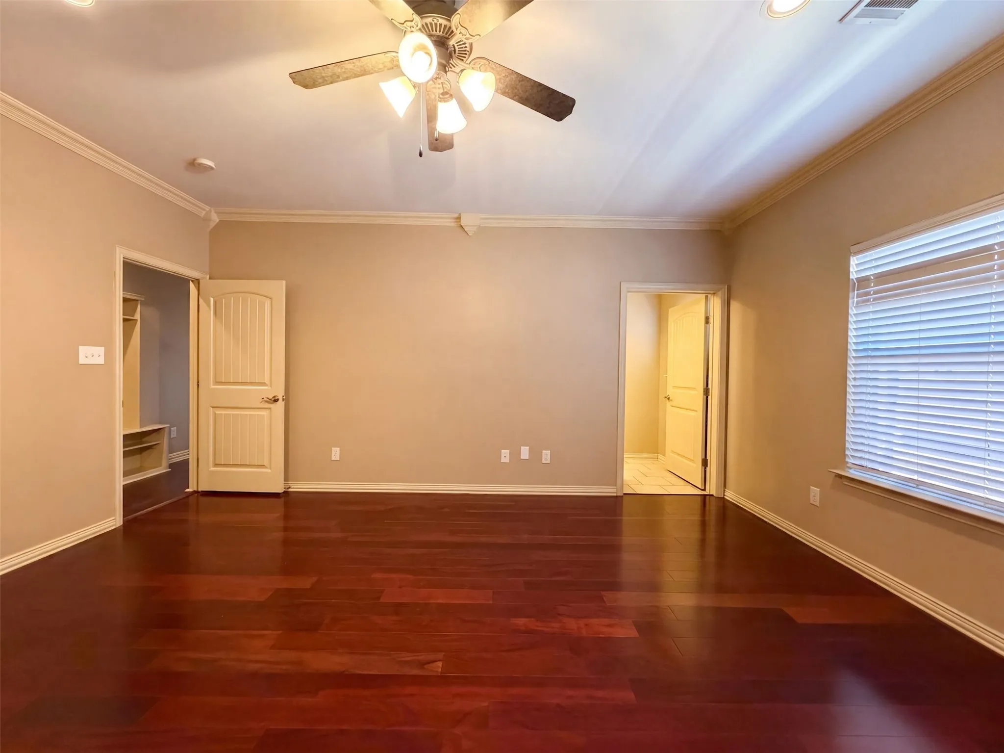 Single Family Residence For Sale in Tarrant County , 5107 Chesterfield Place, Arlington, Texas 76017, 3 Bedroom, 3 Bathroom, 2 Garage spaces, 2,415 Sqft, built in 2006, mls#21366580, Real Estate Agent in Arlington, Homes For Sale in Tarrant county, Homes For Sale in Arlington, Realtor in Arlington Texas, Real Estate Brokerage Independent Realty Texas, Luminita Cordes Realtor