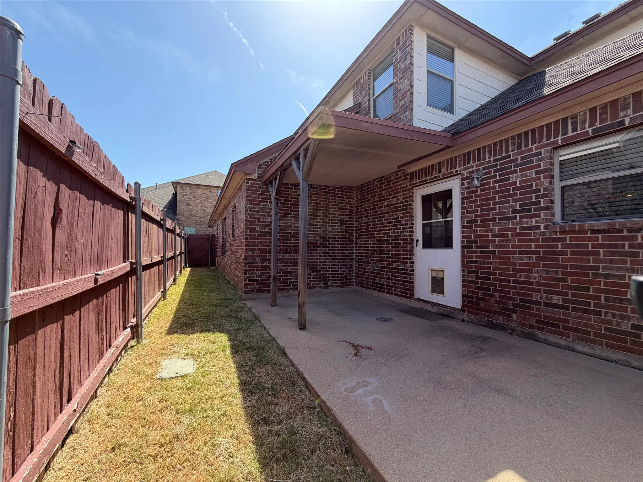 Single Family Residence For Sale in Tarrant County , 5107 Chesterfield Place, Arlington, Texas 76017, 3 Bedroom, 3 Bathroom, 2 Garage spaces, 2,415 Sqft, built in 2006, mls#21366580, Real Estate Agent in Arlington, Homes For Sale in Tarrant county, Homes For Sale in Arlington, Realtor in Arlington Texas, Real Estate Brokerage Independent Realty Texas, Luminita Cordes Realtor