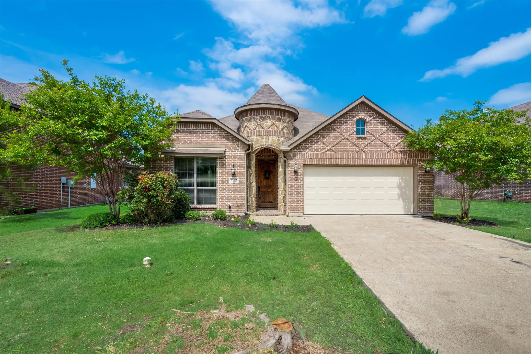 Single Family Residence For Sale in Kaufman County , 3132 Marble Falls Drive, Forney, Texas 75126, 4 Bedroom, 2 Bathroom, 2 Garage spaces, 2,169 Sqft, built in 2015, mls#21366585, Real Estate Agent in Forney, Homes For Sale in Kaufman county, Homes For Sale in Forney, Realtor in Forney Texas, Real Estate Brokerage Independent Realty Texas, Luminita Cordes Realtor