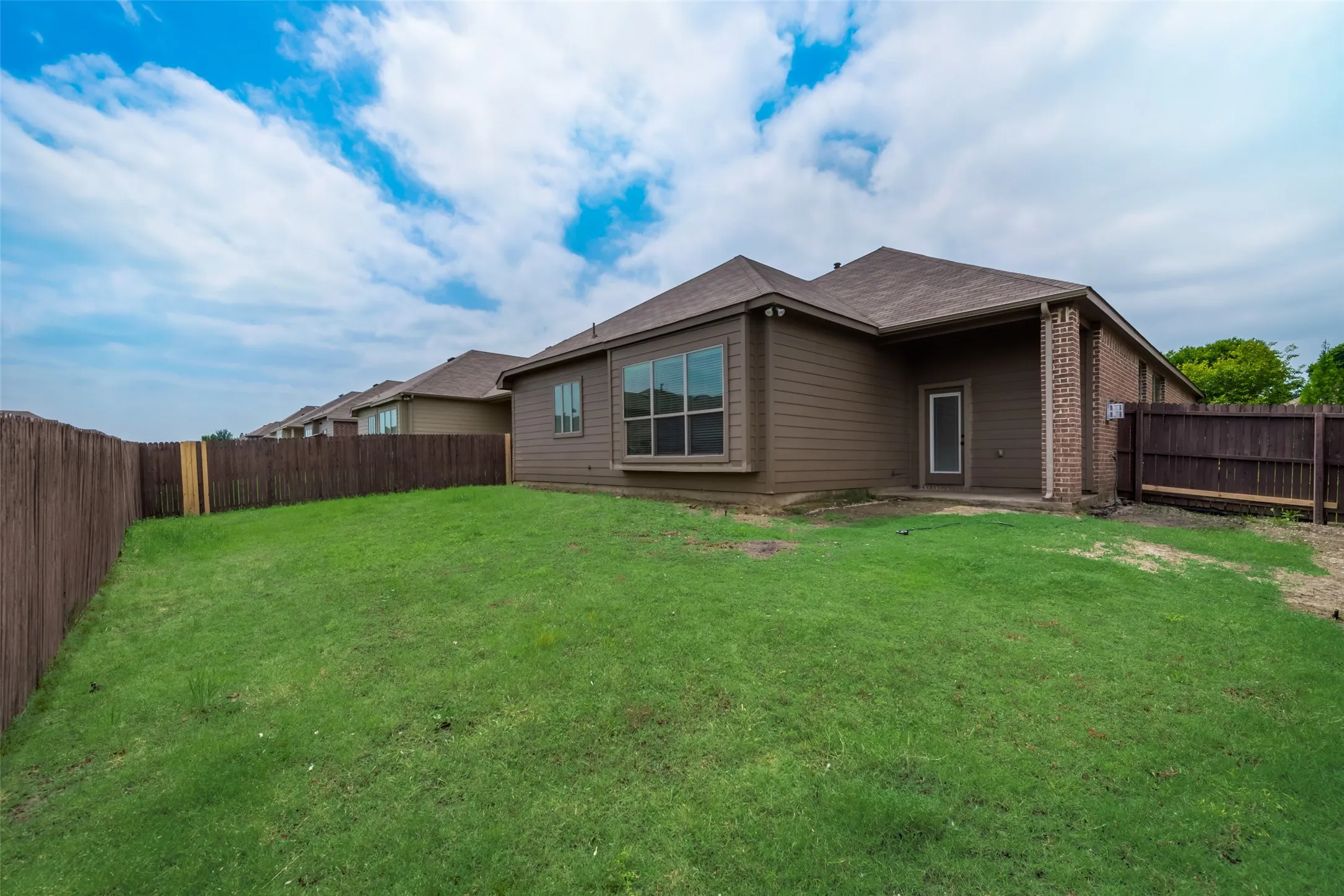 Single Family Residence For Sale in Kaufman County , 3132 Marble Falls Drive, Forney, Texas 75126, 4 Bedroom, 2 Bathroom, 2 Garage spaces, 2,169 Sqft, built in 2015, mls#21366585, Real Estate Agent in Forney, Homes For Sale in Kaufman county, Homes For Sale in Forney, Realtor in Forney Texas, Real Estate Brokerage Independent Realty Texas, Luminita Cordes Realtor