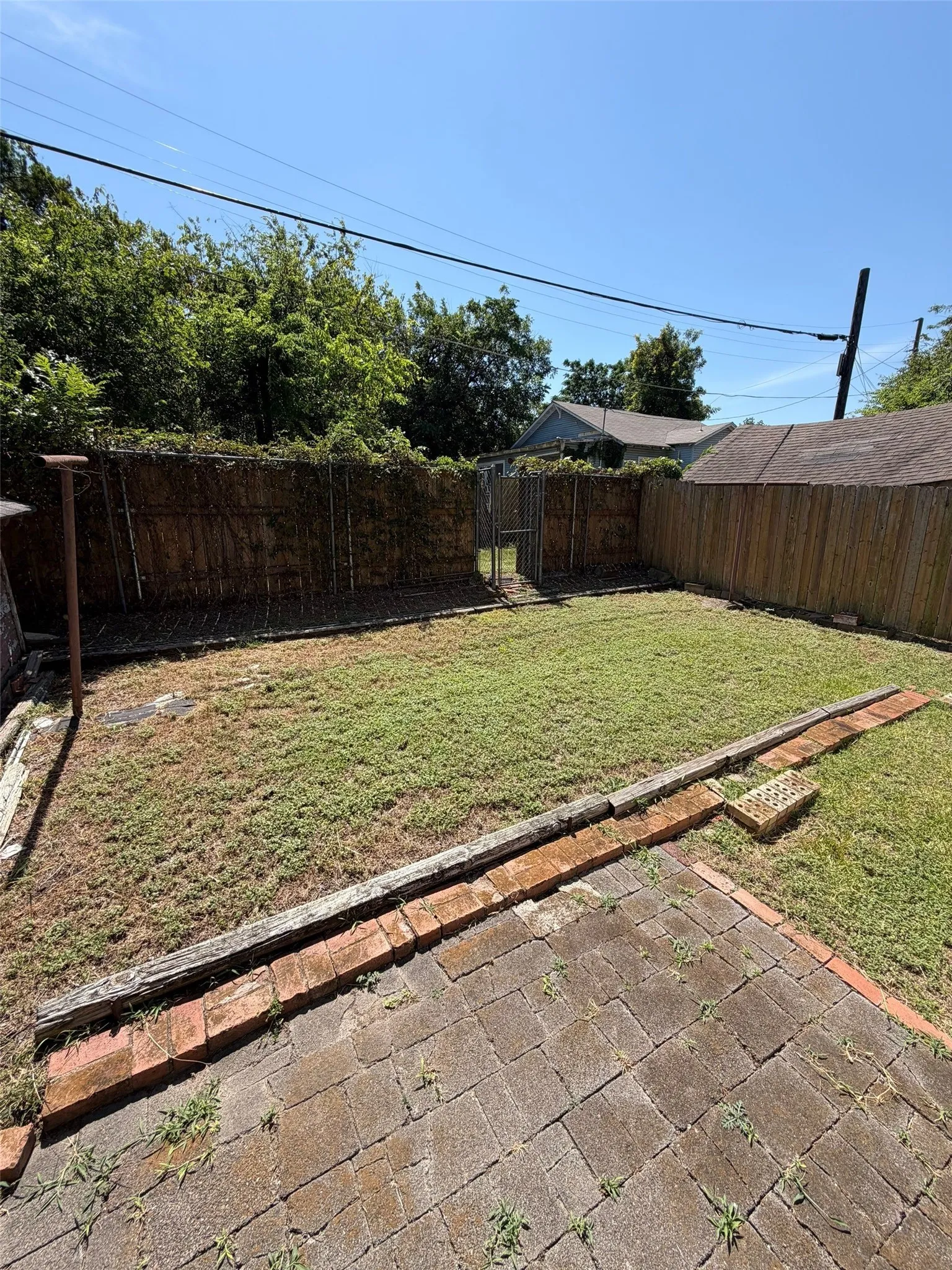 Single Family Residence For Sale in Dallas County , 2014 Arizona Avenue, Dallas, Texas 75216, 2 Bedroom, 1 Bathroom, Garage spaces, 1,120 Sqft, built in 1940, mls#21366558, Real Estate Agent in Dallas, Homes For Sale in Dallas county, Homes For Sale in Dallas, Realtor in Dallas Texas, Real Estate Brokerage Independent Realty Texas, Luminita Cordes Realtor