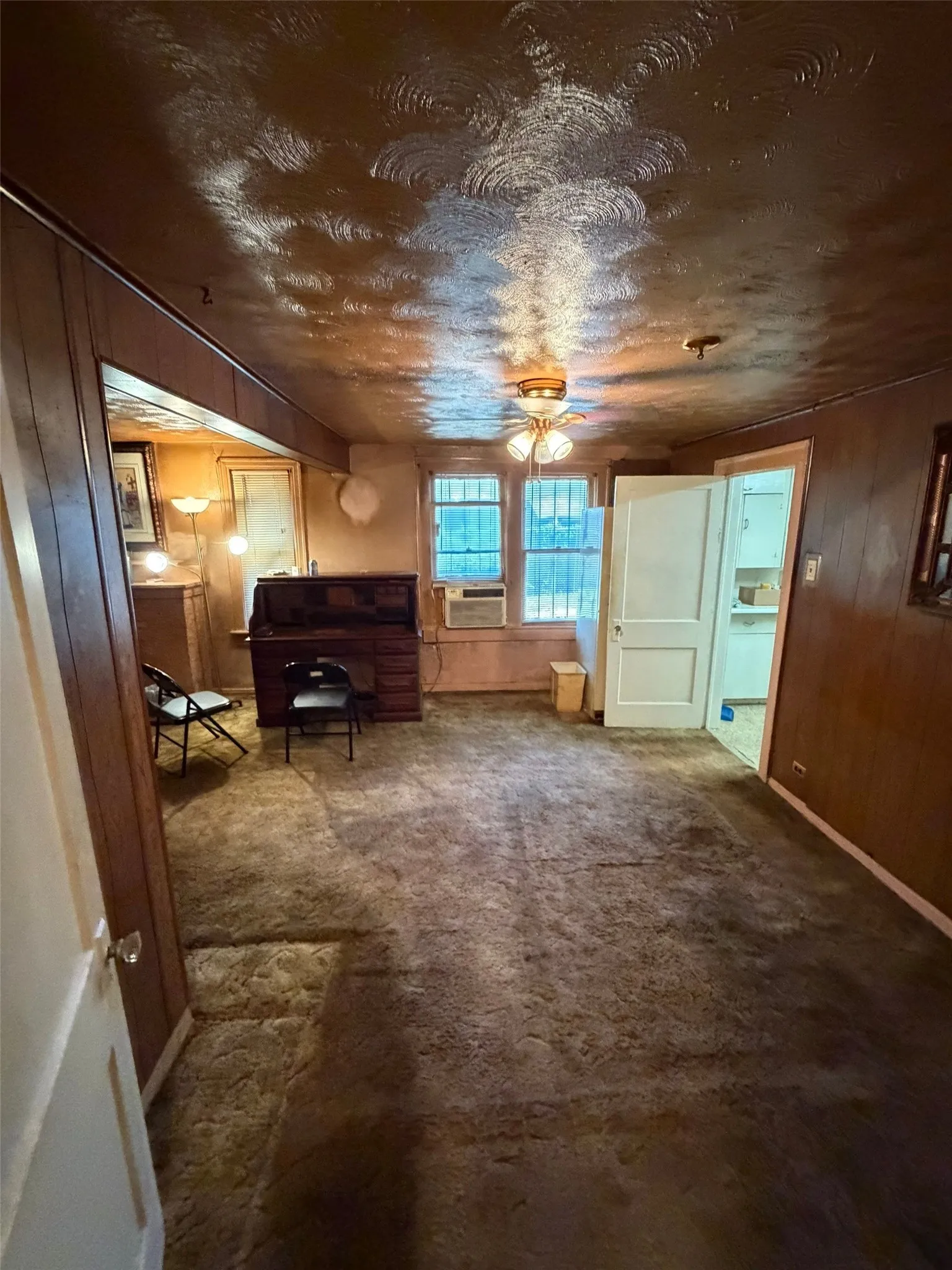 Single Family Residence For Sale in Dallas County , 2014 Arizona Avenue, Dallas, Texas 75216, 2 Bedroom, 1 Bathroom, Garage spaces, 1,120 Sqft, built in 1940, mls#21366558, Real Estate Agent in Dallas, Homes For Sale in Dallas county, Homes For Sale in Dallas, Realtor in Dallas Texas, Real Estate Brokerage Independent Realty Texas, Luminita Cordes Realtor
