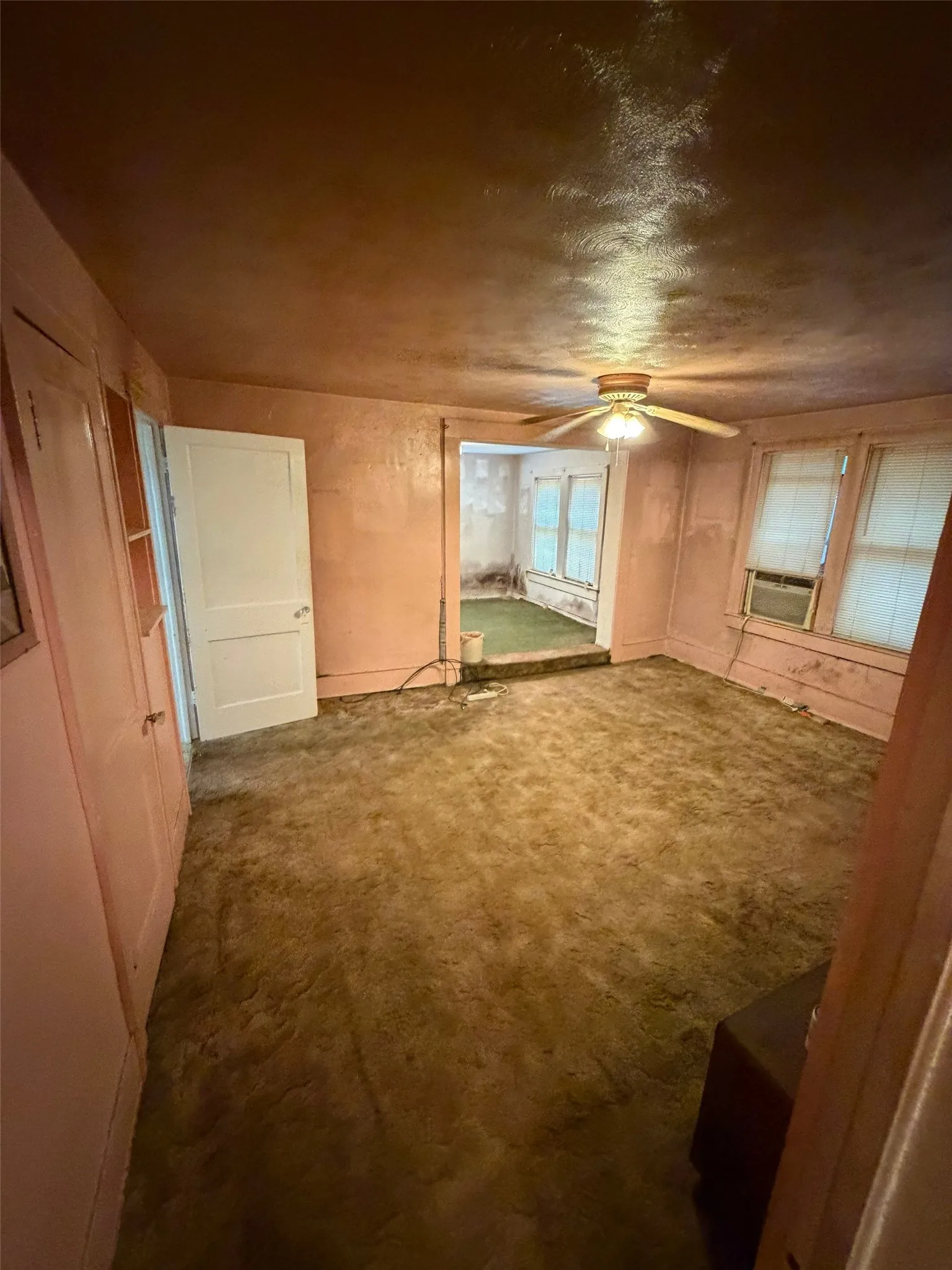 Single Family Residence For Sale in Dallas County , 2014 Arizona Avenue, Dallas, Texas 75216, 2 Bedroom, 1 Bathroom, Garage spaces, 1,120 Sqft, built in 1940, mls#21366558, Real Estate Agent in Dallas, Homes For Sale in Dallas county, Homes For Sale in Dallas, Realtor in Dallas Texas, Real Estate Brokerage Independent Realty Texas, Luminita Cordes Realtor