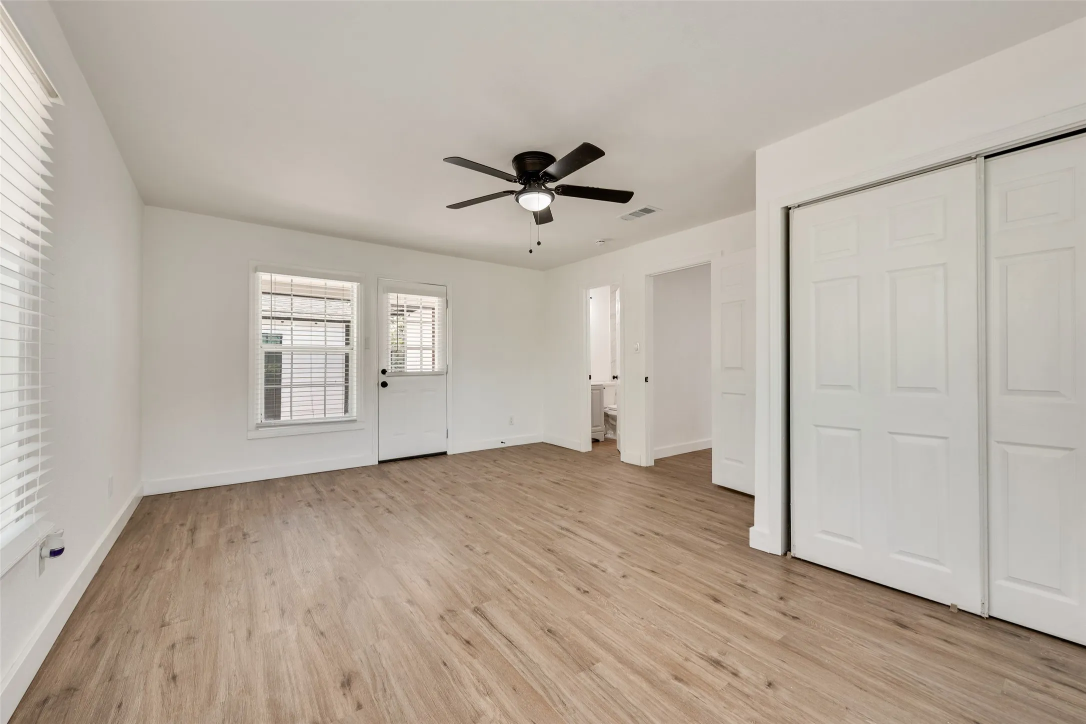Single Family Residence For Sale in Tarrant County , 6617 Greenlee Street, Fort Worth, Texas 76112, 3 Bedroom, 2 Bathroom, 1 Garage spaces, 1,090 Sqft, built in 1950, mls#21364485, Real Estate Agent in Fort Worth, Homes For Sale in Tarrant county, Homes For Sale in Fort Worth, Realtor in Fort Worth Texas, Real Estate Brokerage Independent Realty Texas, Luminita Cordes Realtor