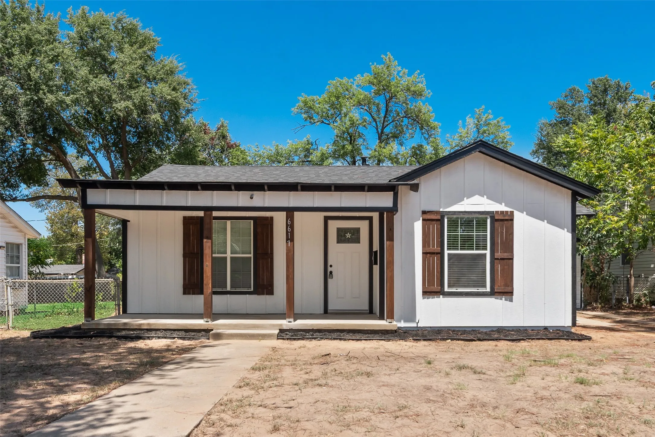 Single Family Residence For Sale in Tarrant County , 6617 Greenlee Street, Fort Worth, Texas 76112, 3 Bedroom, 2 Bathroom, 1 Garage spaces, 1,090 Sqft, built in 1950, mls#21364485, Real Estate Agent in Fort Worth, Homes For Sale in Tarrant county, Homes For Sale in Fort Worth, Realtor in Fort Worth Texas, Real Estate Brokerage Independent Realty Texas, Luminita Cordes Realtor