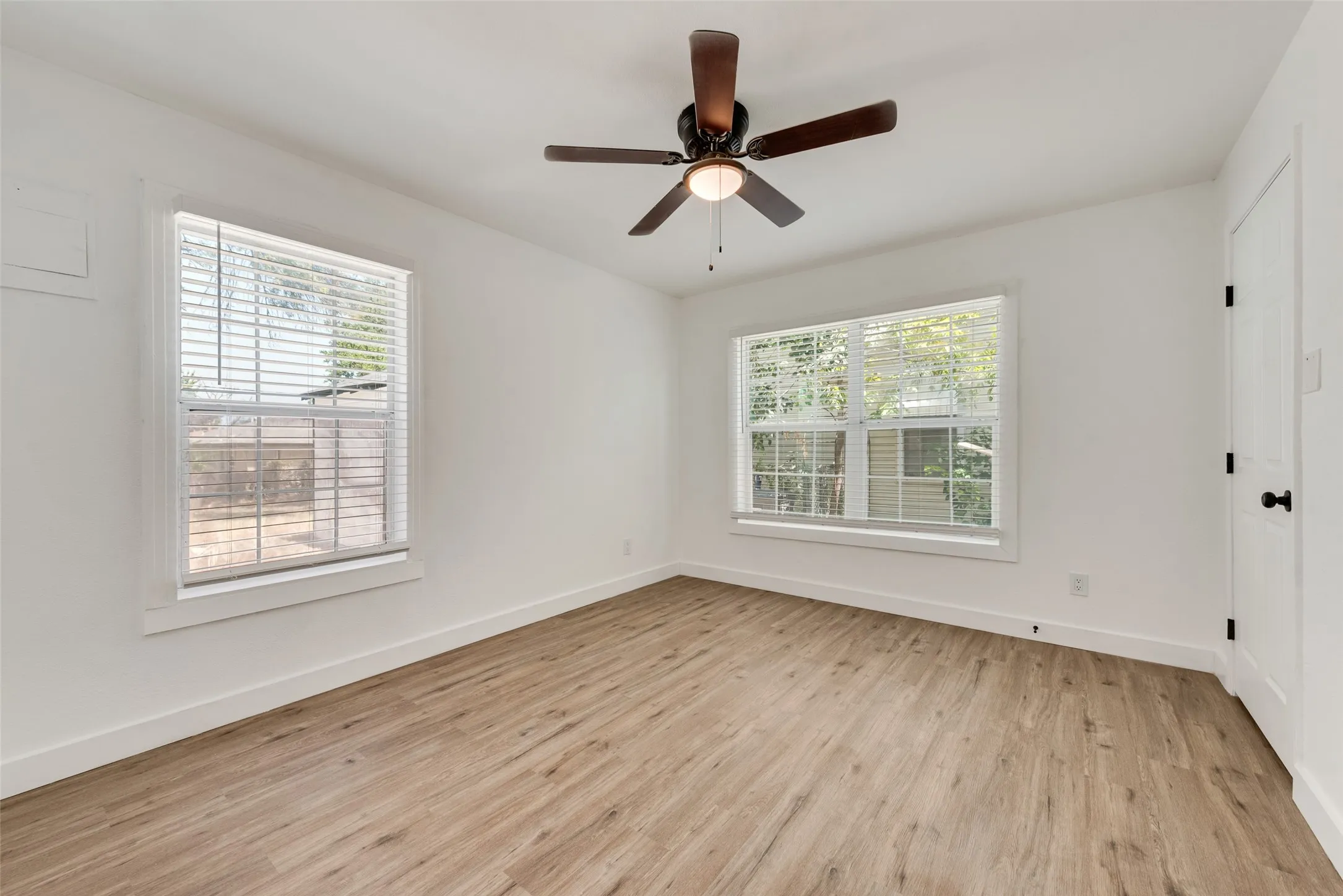 Single Family Residence For Sale in Tarrant County , 6617 Greenlee Street, Fort Worth, Texas 76112, 3 Bedroom, 2 Bathroom, 1 Garage spaces, 1,090 Sqft, built in 1950, mls#21364485, Real Estate Agent in Fort Worth, Homes For Sale in Tarrant county, Homes For Sale in Fort Worth, Realtor in Fort Worth Texas, Real Estate Brokerage Independent Realty Texas, Luminita Cordes Realtor