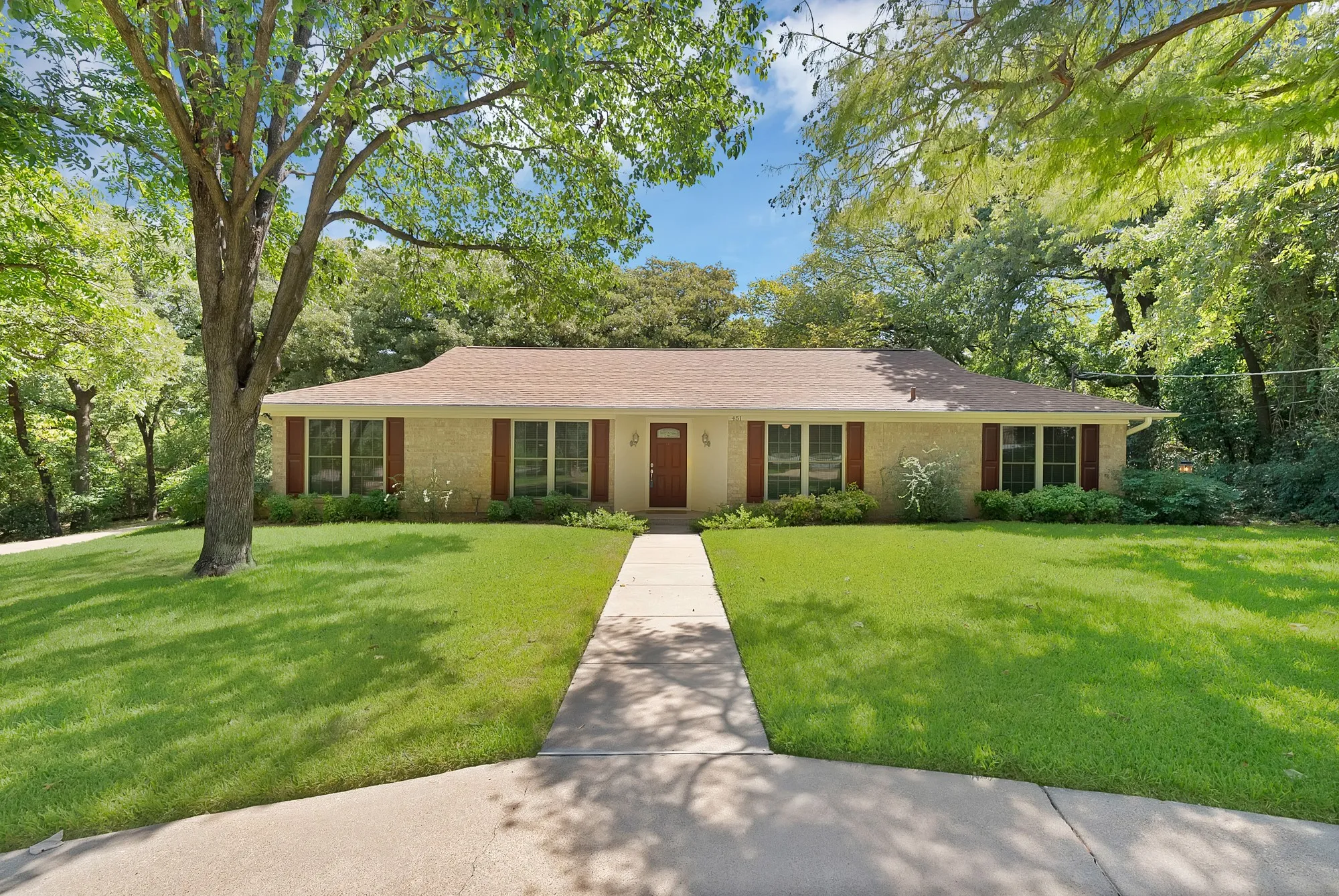Single Family Residence For Sale in Tarrant County , 451 Cooks Lane, Fort Worth, Texas 76120, 3 Bedroom, 2 Bathroom, Garage spaces, 2,372 Sqft, built in 1969, mls#21366437, Real Estate Agent in Fort Worth, Homes For Sale in Tarrant county, Homes For Sale in Fort Worth, Realtor in Fort Worth Texas, Real Estate Brokerage Independent Realty Texas, Luminita Cordes Realtor
