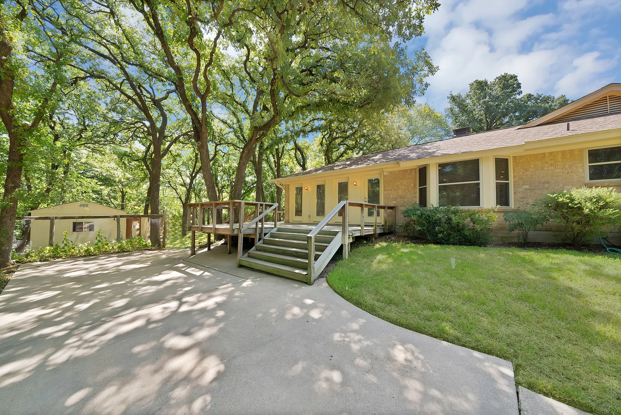 Single Family Residence For Sale in Tarrant County , 451 Cooks Lane, Fort Worth, Texas 76120, 3 Bedroom, 2 Bathroom, Garage spaces, 2,372 Sqft, built in 1969, mls#21366437, Real Estate Agent in Fort Worth, Homes For Sale in Tarrant county, Homes For Sale in Fort Worth, Realtor in Fort Worth Texas, Real Estate Brokerage Independent Realty Texas, Luminita Cordes Realtor