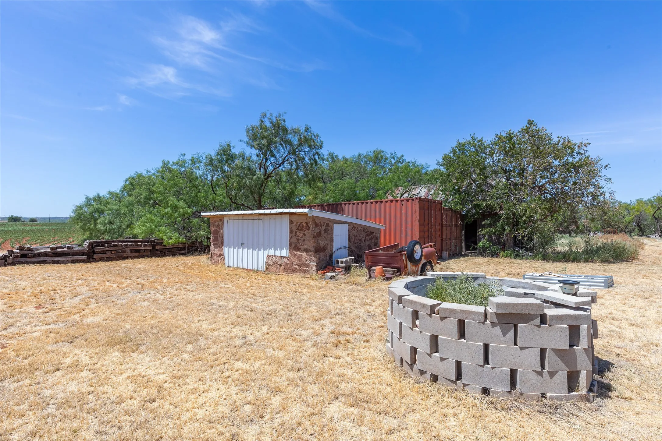 Single Family Residence For Sale in Nolan County , 136 County Road 428, Sweetwater, Texas 79556, 2 Bedroom, 1 Bathroom, 2 Garage spaces, 1,300 Sqft, built in 1945, mls#21366498, Real Estate Agent in Sweetwater, Homes For Sale in Nolan county, Homes For Sale in Sweetwater, Realtor in Sweetwater Texas, Real Estate Brokerage Independent Realty Texas, Luminita Cordes Realtor