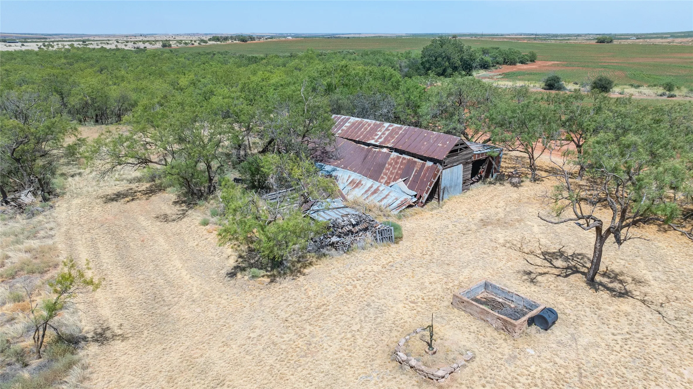 Single Family Residence For Sale in Nolan County , 136 County Road 428, Sweetwater, Texas 79556, 2 Bedroom, 1 Bathroom, 2 Garage spaces, 1,300 Sqft, built in 1945, mls#21366498, Real Estate Agent in Sweetwater, Homes For Sale in Nolan county, Homes For Sale in Sweetwater, Realtor in Sweetwater Texas, Real Estate Brokerage Independent Realty Texas, Luminita Cordes Realtor