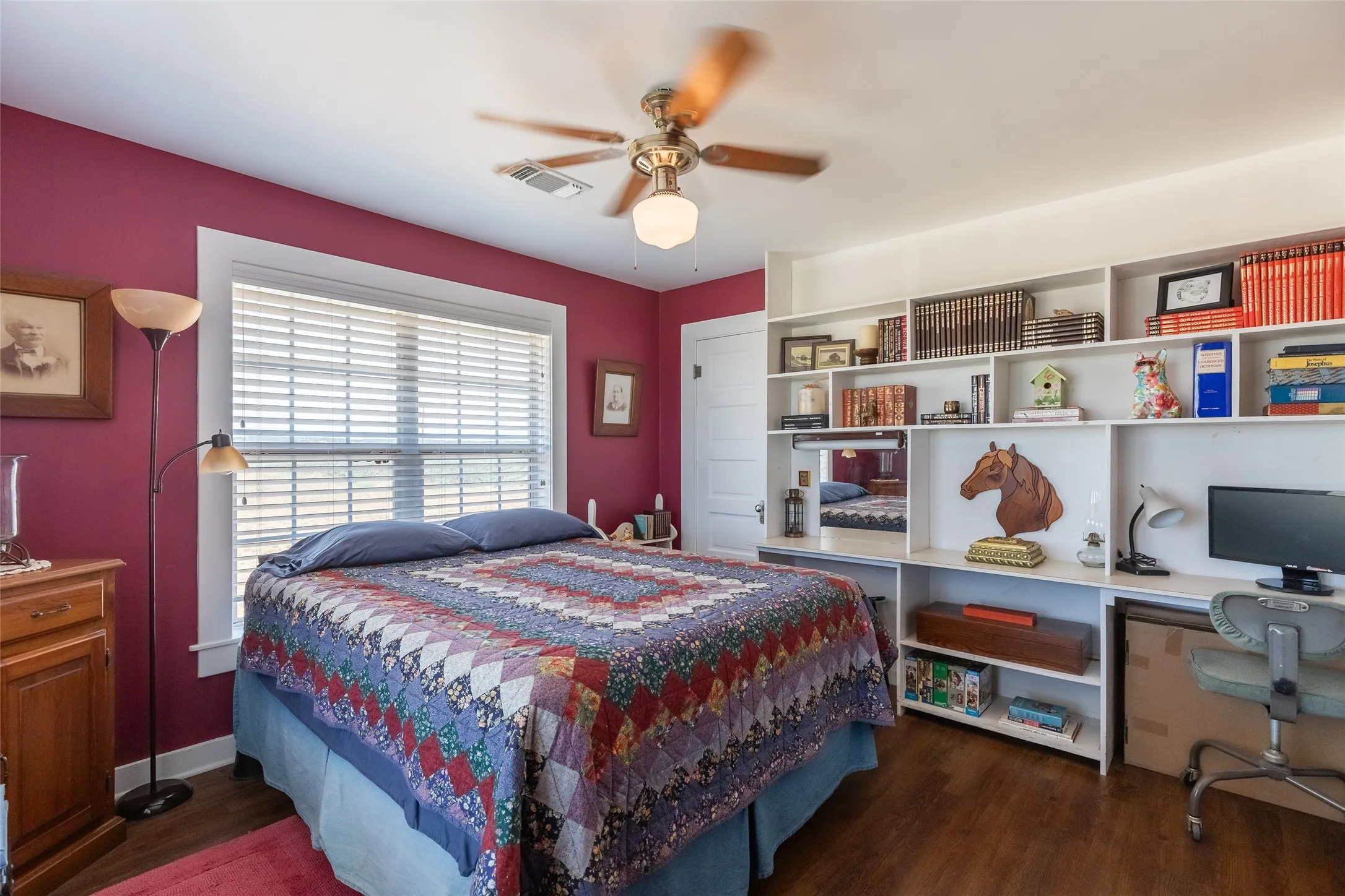 Single Family Residence For Sale in Nolan County , 136 County Road 428, Sweetwater, Texas 79556, 2 Bedroom, 1 Bathroom, 2 Garage spaces, 1,300 Sqft, built in 1945, mls#21366498, Real Estate Agent in Sweetwater, Homes For Sale in Nolan county, Homes For Sale in Sweetwater, Realtor in Sweetwater Texas, Real Estate Brokerage Independent Realty Texas, Luminita Cordes Realtor