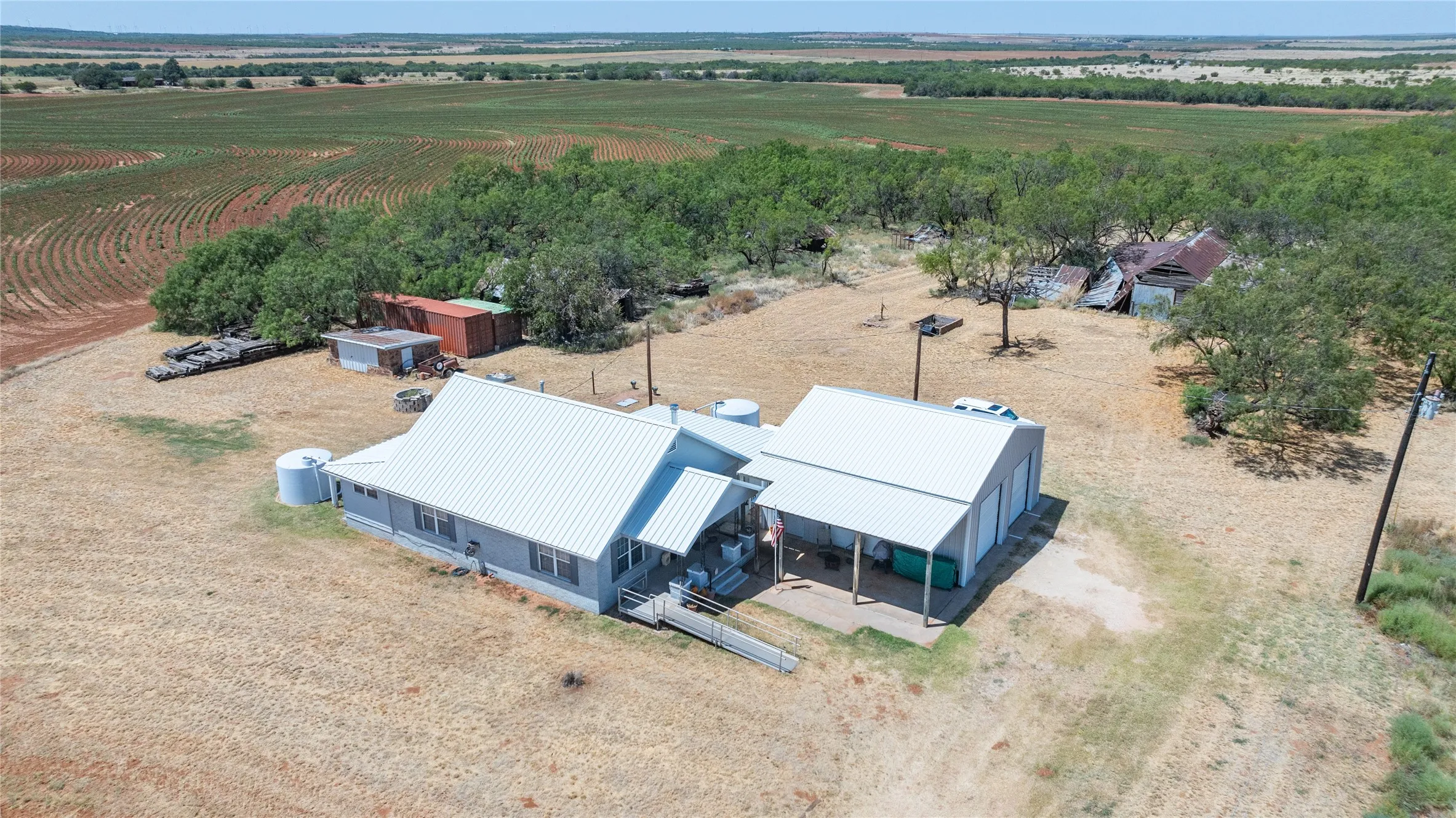 Single Family Residence For Sale in Nolan County , 136 County Road 428, Sweetwater, Texas 79556, 2 Bedroom, 1 Bathroom, 2 Garage spaces, 1,300 Sqft, built in 1945, mls#21366498, Real Estate Agent in Sweetwater, Homes For Sale in Nolan county, Homes For Sale in Sweetwater, Realtor in Sweetwater Texas, Real Estate Brokerage Independent Realty Texas, Luminita Cordes Realtor