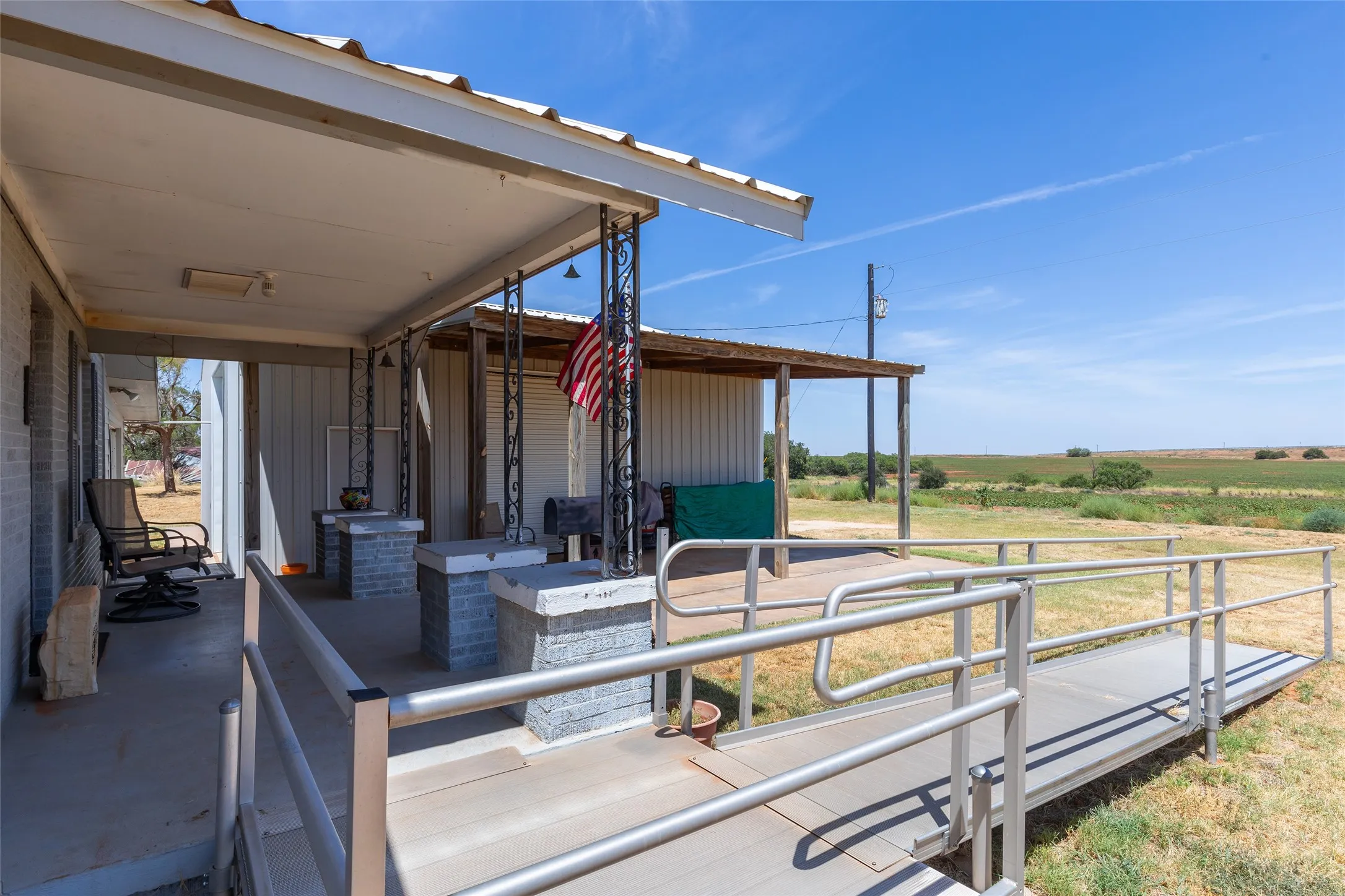 Single Family Residence For Sale in Nolan County , 136 County Road 428, Sweetwater, Texas 79556, 2 Bedroom, 1 Bathroom, 2 Garage spaces, 1,300 Sqft, built in 1945, mls#21366498, Real Estate Agent in Sweetwater, Homes For Sale in Nolan county, Homes For Sale in Sweetwater, Realtor in Sweetwater Texas, Real Estate Brokerage Independent Realty Texas, Luminita Cordes Realtor