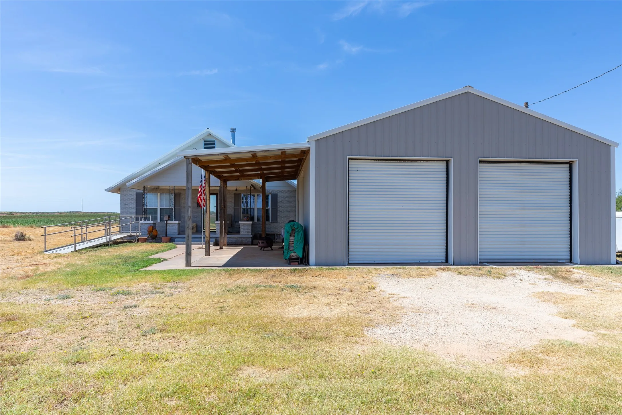 Single Family Residence For Sale in Nolan County , 136 County Road 428, Sweetwater, Texas 79556, 2 Bedroom, 1 Bathroom, 2 Garage spaces, 1,300 Sqft, built in 1945, mls#21366498, Real Estate Agent in Sweetwater, Homes For Sale in Nolan county, Homes For Sale in Sweetwater, Realtor in Sweetwater Texas, Real Estate Brokerage Independent Realty Texas, Luminita Cordes Realtor