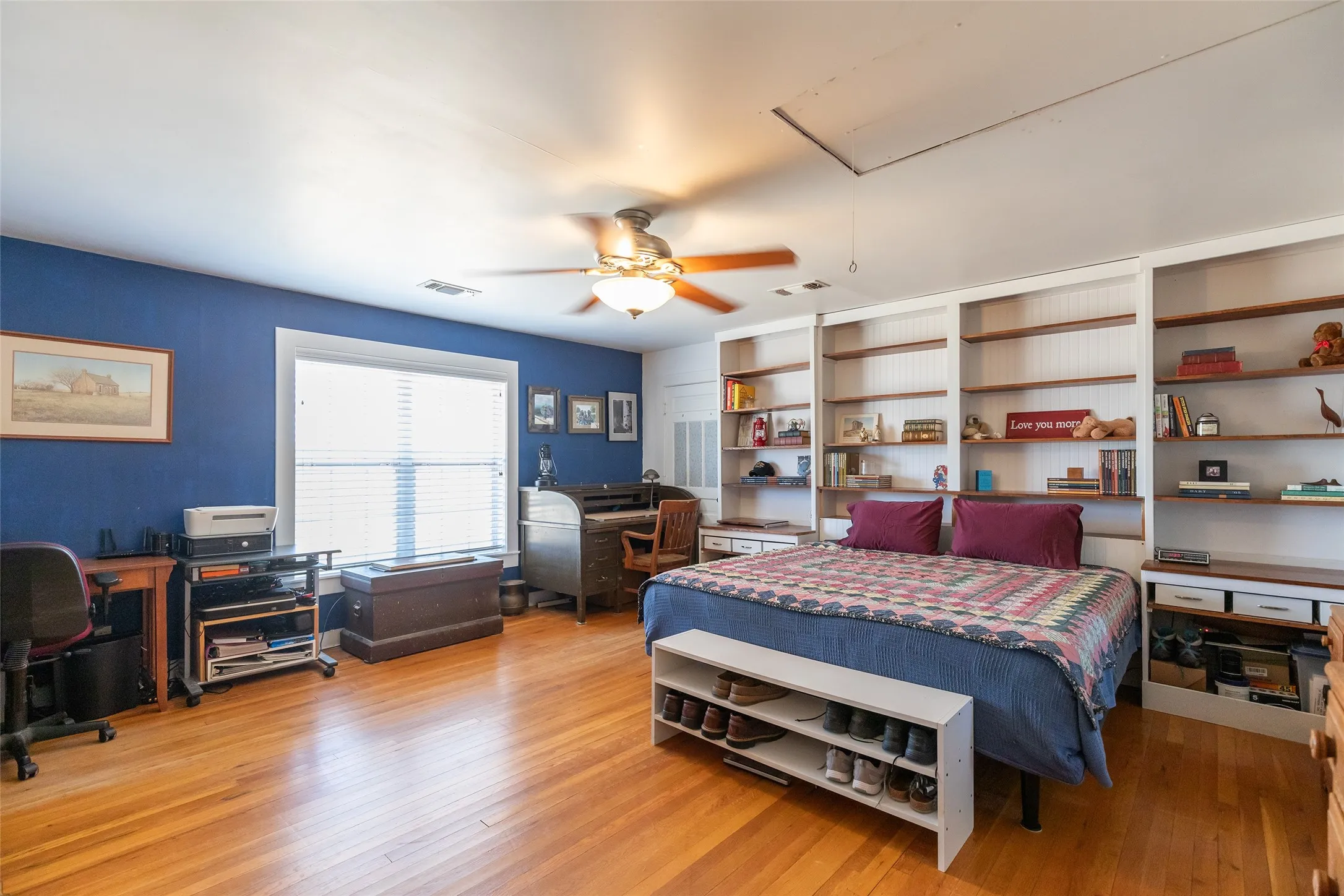 Single Family Residence For Sale in Nolan County , 136 County Road 428, Sweetwater, Texas 79556, 2 Bedroom, 1 Bathroom, 2 Garage spaces, 1,300 Sqft, built in 1945, mls#21366498, Real Estate Agent in Sweetwater, Homes For Sale in Nolan county, Homes For Sale in Sweetwater, Realtor in Sweetwater Texas, Real Estate Brokerage Independent Realty Texas, Luminita Cordes Realtor