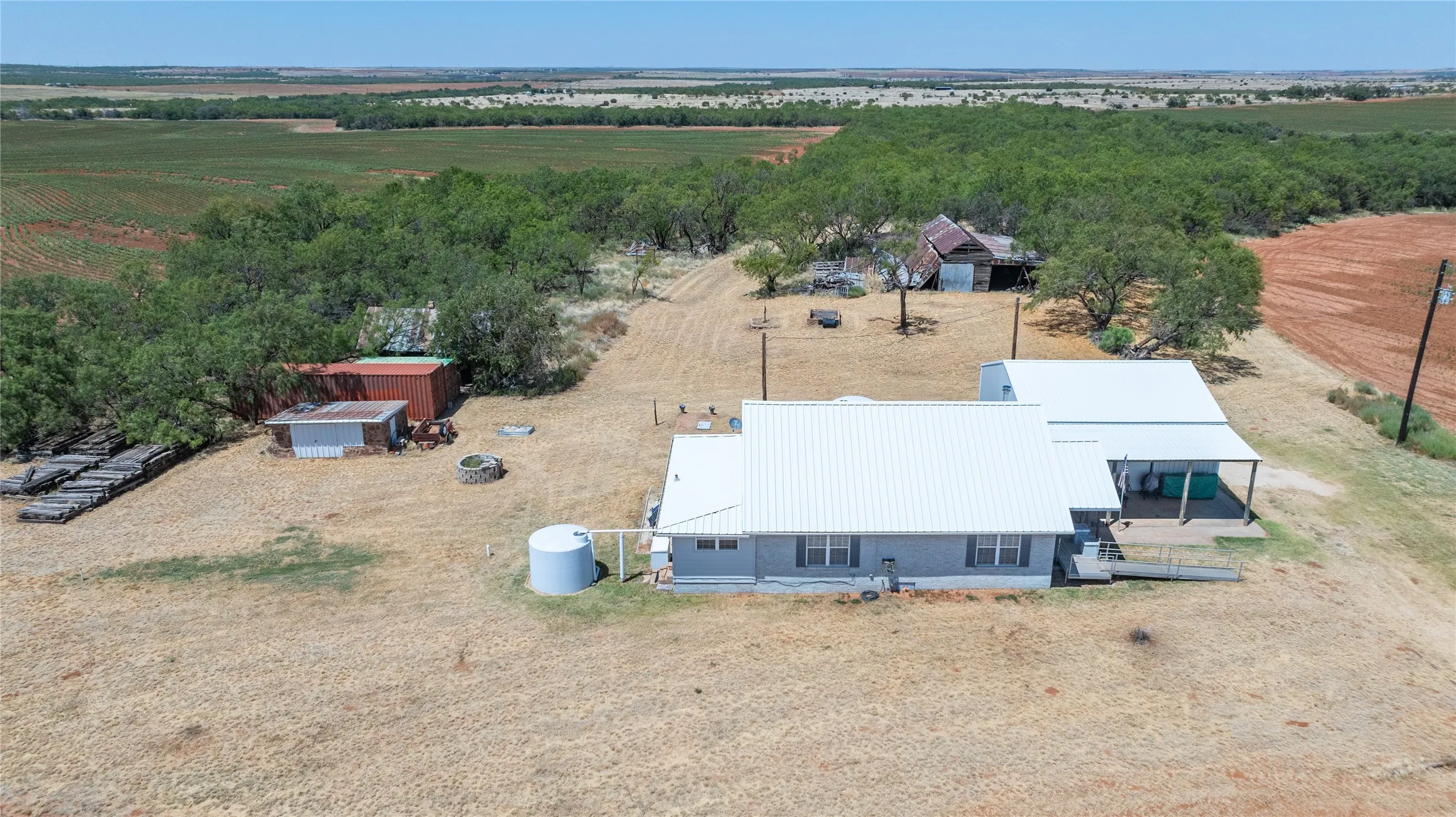 Single Family Residence For Sale in Nolan County , 136 County Road 428, Sweetwater, Texas 79556, 2 Bedroom, 1 Bathroom, 2 Garage spaces, 1,300 Sqft, built in 1945, mls#21366498, Real Estate Agent in Sweetwater, Homes For Sale in Nolan county, Homes For Sale in Sweetwater, Realtor in Sweetwater Texas, Real Estate Brokerage Independent Realty Texas, Luminita Cordes Realtor