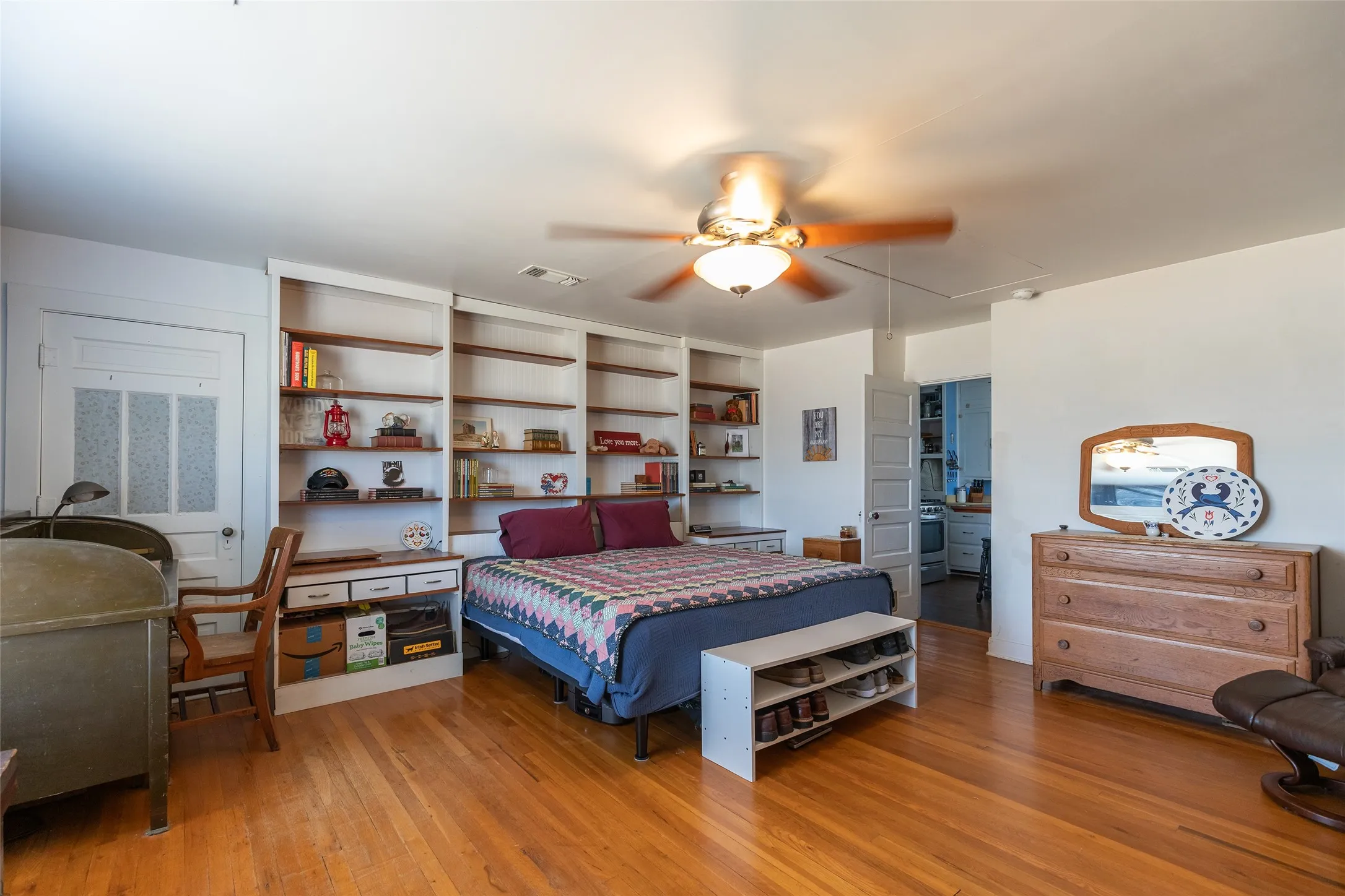 Single Family Residence For Sale in Nolan County , 136 County Road 428, Sweetwater, Texas 79556, 2 Bedroom, 1 Bathroom, 2 Garage spaces, 1,300 Sqft, built in 1945, mls#21366498, Real Estate Agent in Sweetwater, Homes For Sale in Nolan county, Homes For Sale in Sweetwater, Realtor in Sweetwater Texas, Real Estate Brokerage Independent Realty Texas, Luminita Cordes Realtor
