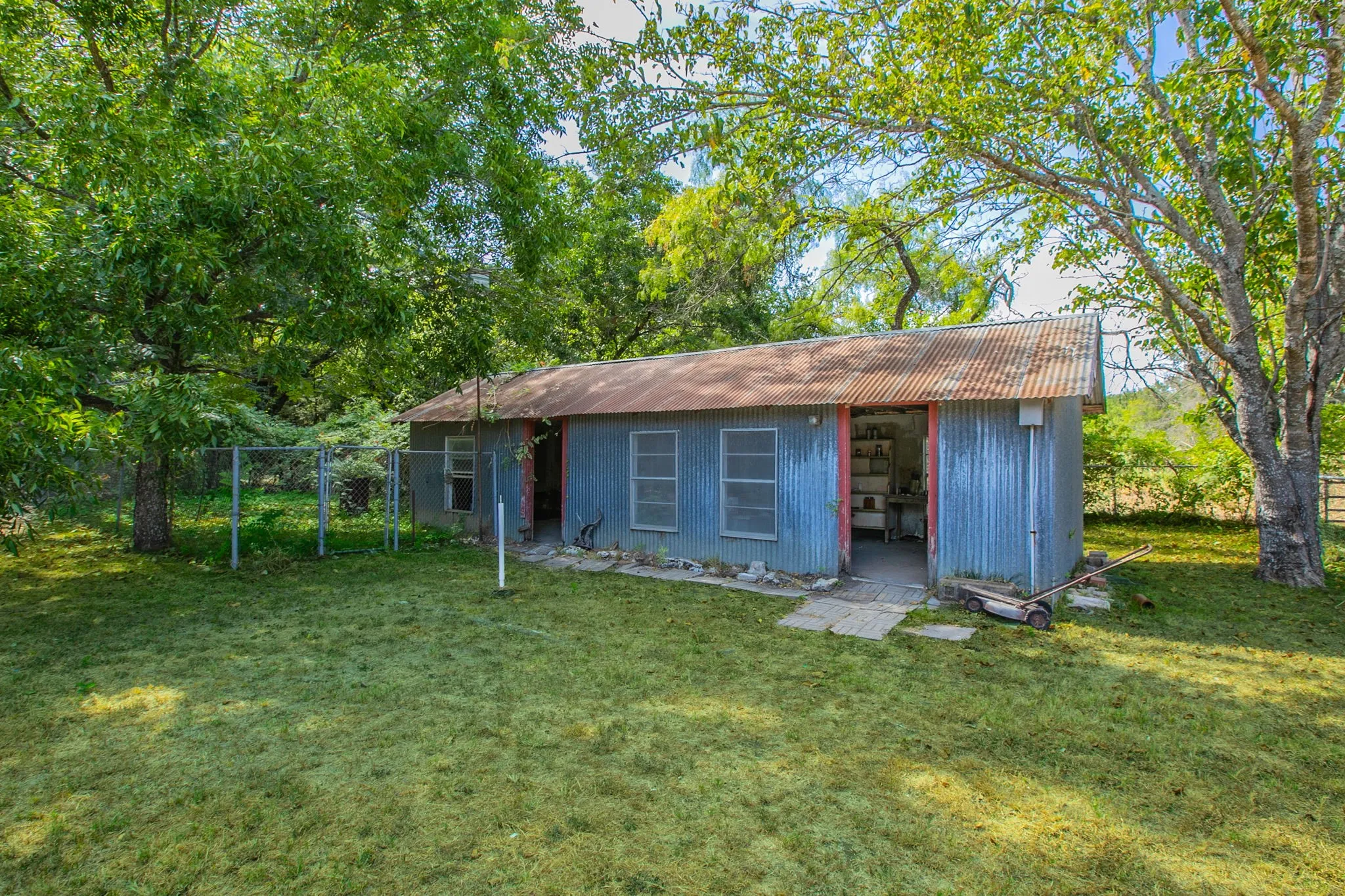 Mobile Home For Sale in Mc Lennan County , 5749 S Rock Creek Loop, Waco, Texas 76708, 3 Bedroom, 2 Bathroom, Garage spaces, 2,316 Sqft, built in 1970, mls#21366203, Real Estate Agent in Waco, Homes For Sale in Mc Lennan county, Homes For Sale in Waco, Realtor in Waco Texas, Real Estate Brokerage Independent Realty Texas, Luminita Cordes Realtor