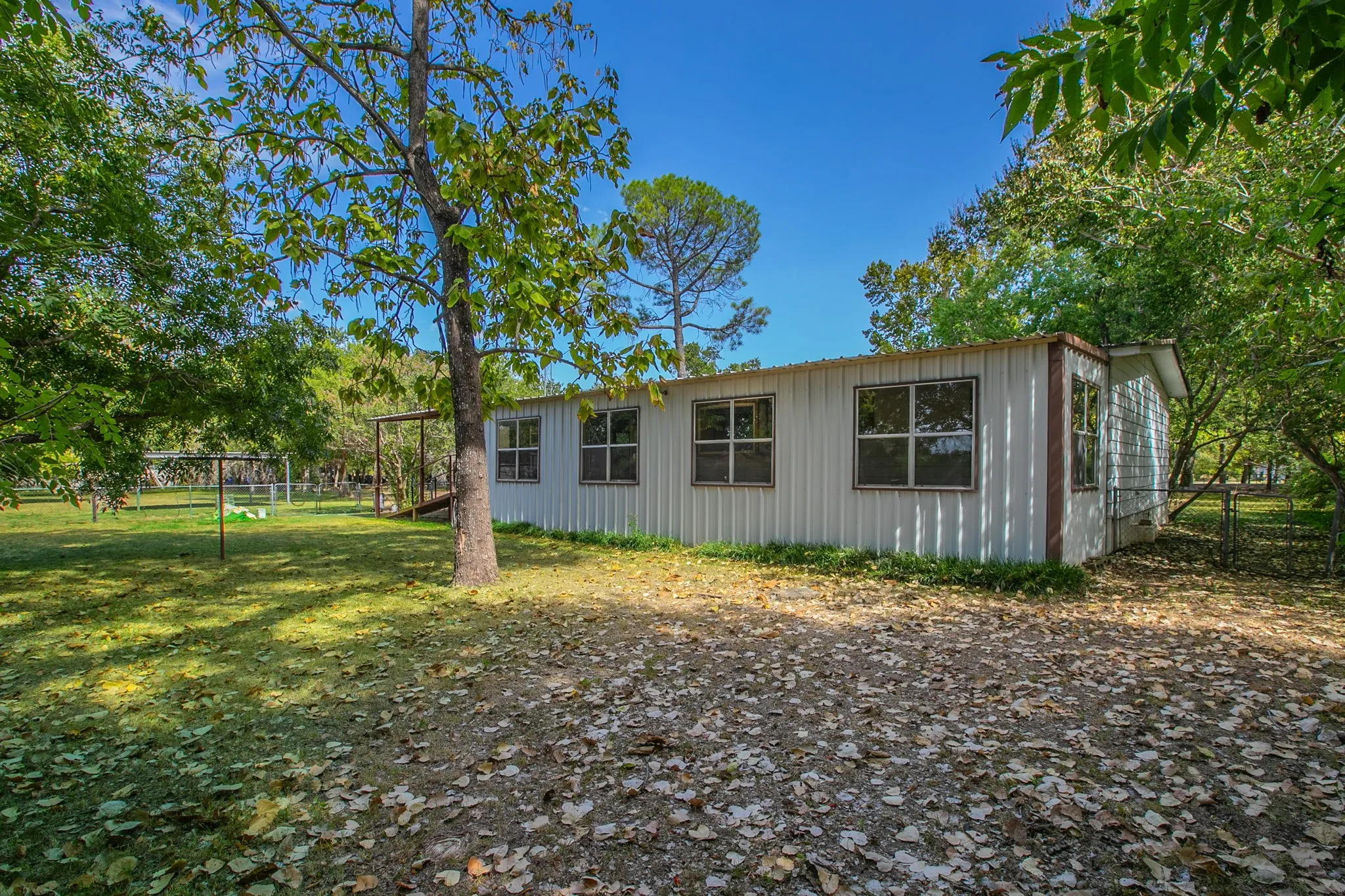 Mobile Home For Sale in Mc Lennan County , 5749 S Rock Creek Loop, Waco, Texas 76708, 3 Bedroom, 2 Bathroom, Garage spaces, 2,316 Sqft, built in 1970, mls#21366203, Real Estate Agent in Waco, Homes For Sale in Mc Lennan county, Homes For Sale in Waco, Realtor in Waco Texas, Real Estate Brokerage Independent Realty Texas, Luminita Cordes Realtor