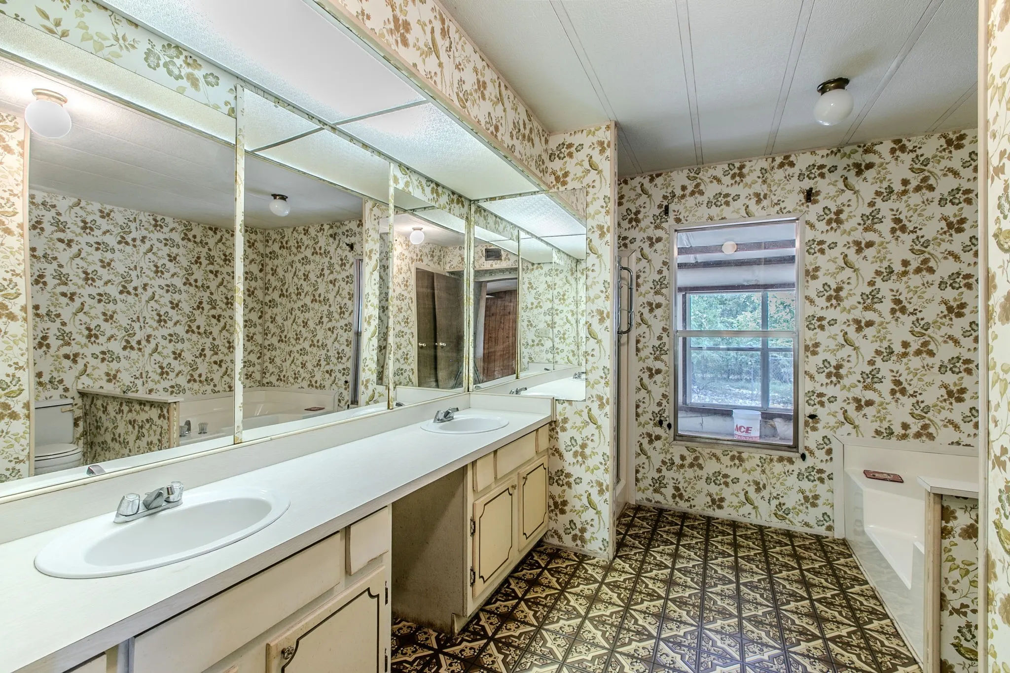 Mobile Home For Sale in Mc Lennan County , 5749 S Rock Creek Loop, Waco, Texas 76708, 3 Bedroom, 2 Bathroom, Garage spaces, 2,316 Sqft, built in 1970, mls#21366203, Real Estate Agent in Waco, Homes For Sale in Mc Lennan county, Homes For Sale in Waco, Realtor in Waco Texas, Real Estate Brokerage Independent Realty Texas, Luminita Cordes Realtor