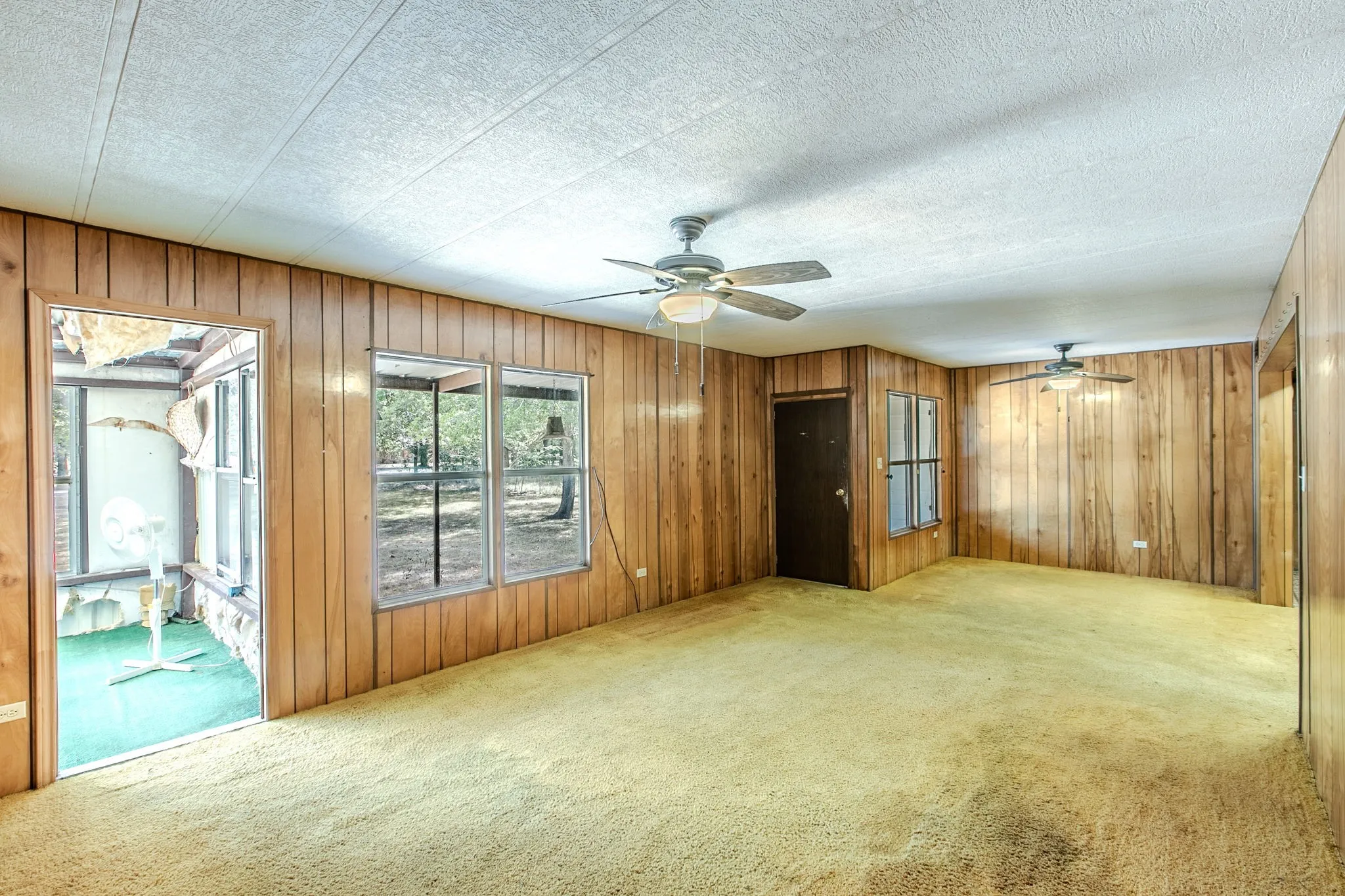 Mobile Home For Sale in Mc Lennan County , 5749 S Rock Creek Loop, Waco, Texas 76708, 3 Bedroom, 2 Bathroom, Garage spaces, 2,316 Sqft, built in 1970, mls#21366203, Real Estate Agent in Waco, Homes For Sale in Mc Lennan county, Homes For Sale in Waco, Realtor in Waco Texas, Real Estate Brokerage Independent Realty Texas, Luminita Cordes Realtor