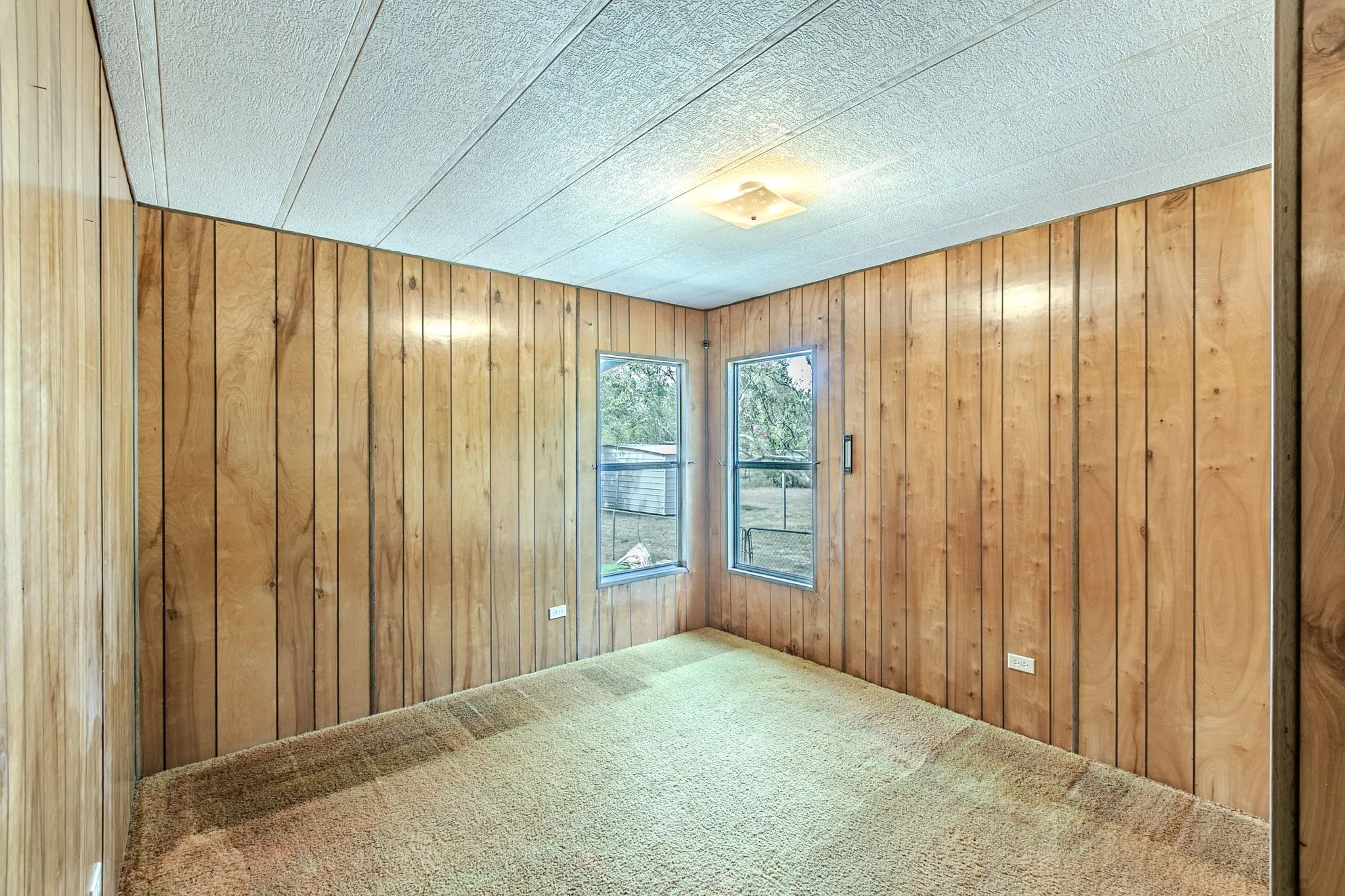 Mobile Home For Sale in Mc Lennan County , 5749 S Rock Creek Loop, Waco, Texas 76708, 3 Bedroom, 2 Bathroom, Garage spaces, 2,316 Sqft, built in 1970, mls#21366203, Real Estate Agent in Waco, Homes For Sale in Mc Lennan county, Homes For Sale in Waco, Realtor in Waco Texas, Real Estate Brokerage Independent Realty Texas, Luminita Cordes Realtor