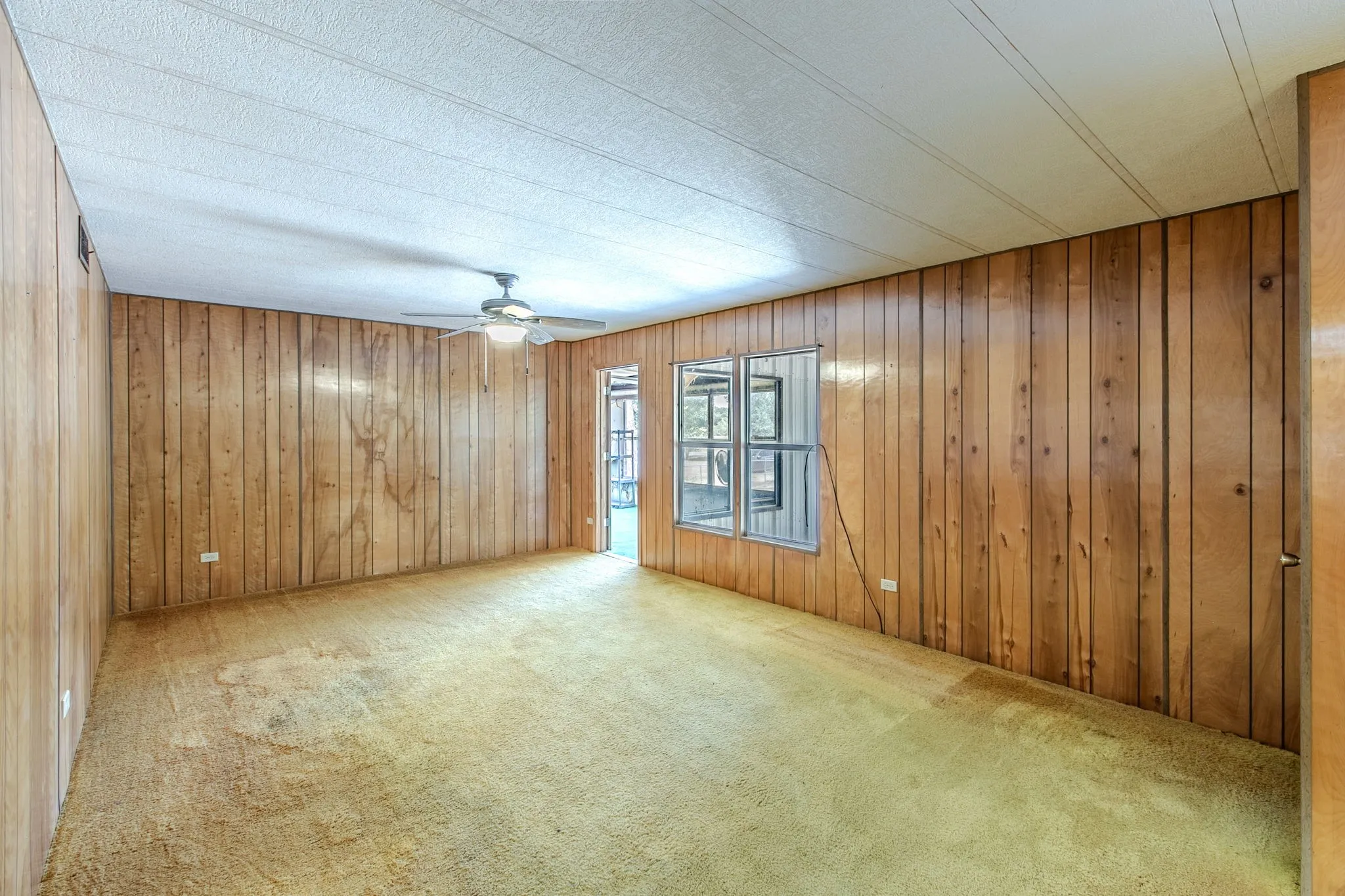 Mobile Home For Sale in Mc Lennan County , 5749 S Rock Creek Loop, Waco, Texas 76708, 3 Bedroom, 2 Bathroom, Garage spaces, 2,316 Sqft, built in 1970, mls#21366203, Real Estate Agent in Waco, Homes For Sale in Mc Lennan county, Homes For Sale in Waco, Realtor in Waco Texas, Real Estate Brokerage Independent Realty Texas, Luminita Cordes Realtor
