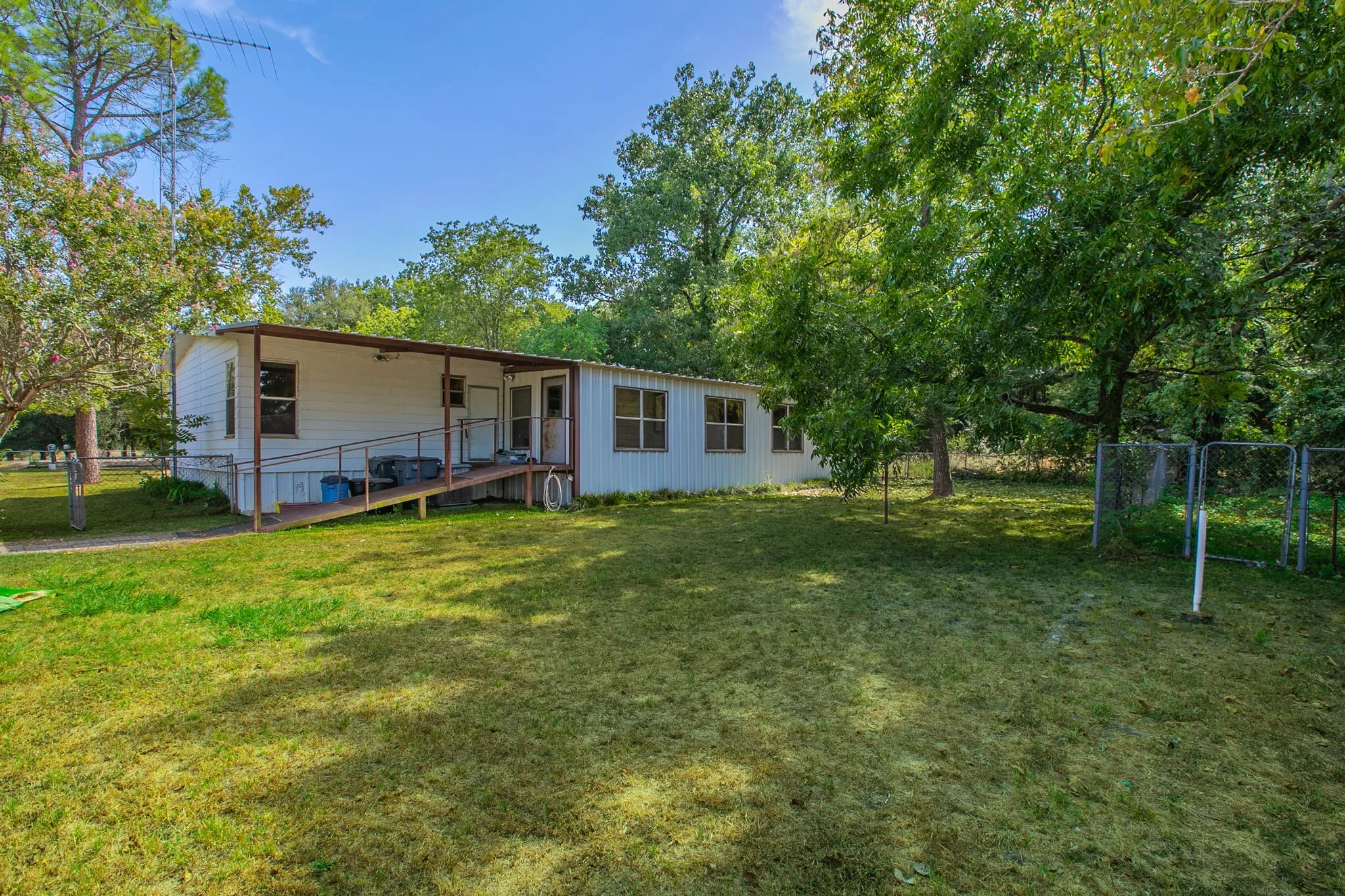 Mobile Home For Sale in Mc Lennan County , 5749 S Rock Creek Loop, Waco, Texas 76708, 3 Bedroom, 2 Bathroom, Garage spaces, 2,316 Sqft, built in 1970, mls#21366203, Real Estate Agent in Waco, Homes For Sale in Mc Lennan county, Homes For Sale in Waco, Realtor in Waco Texas, Real Estate Brokerage Independent Realty Texas, Luminita Cordes Realtor