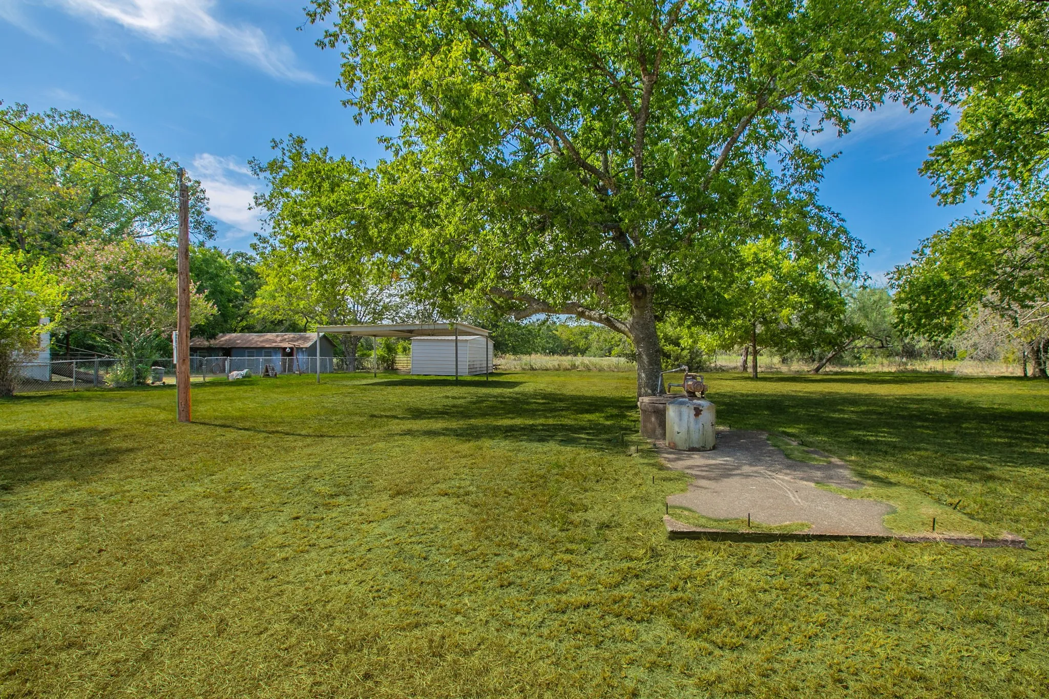 Mobile Home For Sale in Mc Lennan County , 5749 S Rock Creek Loop, Waco, Texas 76708, 3 Bedroom, 2 Bathroom, Garage spaces, 2,316 Sqft, built in 1970, mls#21366203, Real Estate Agent in Waco, Homes For Sale in Mc Lennan county, Homes For Sale in Waco, Realtor in Waco Texas, Real Estate Brokerage Independent Realty Texas, Luminita Cordes Realtor