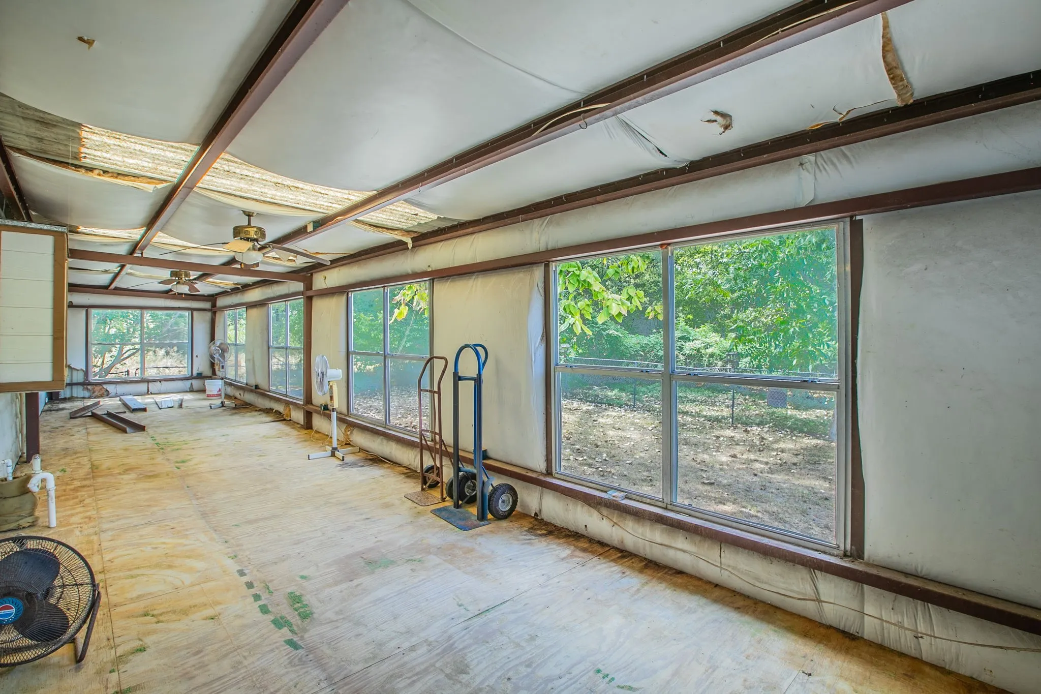 Mobile Home For Sale in Mc Lennan County , 5749 S Rock Creek Loop, Waco, Texas 76708, 3 Bedroom, 2 Bathroom, Garage spaces, 2,316 Sqft, built in 1970, mls#21366203, Real Estate Agent in Waco, Homes For Sale in Mc Lennan county, Homes For Sale in Waco, Realtor in Waco Texas, Real Estate Brokerage Independent Realty Texas, Luminita Cordes Realtor
